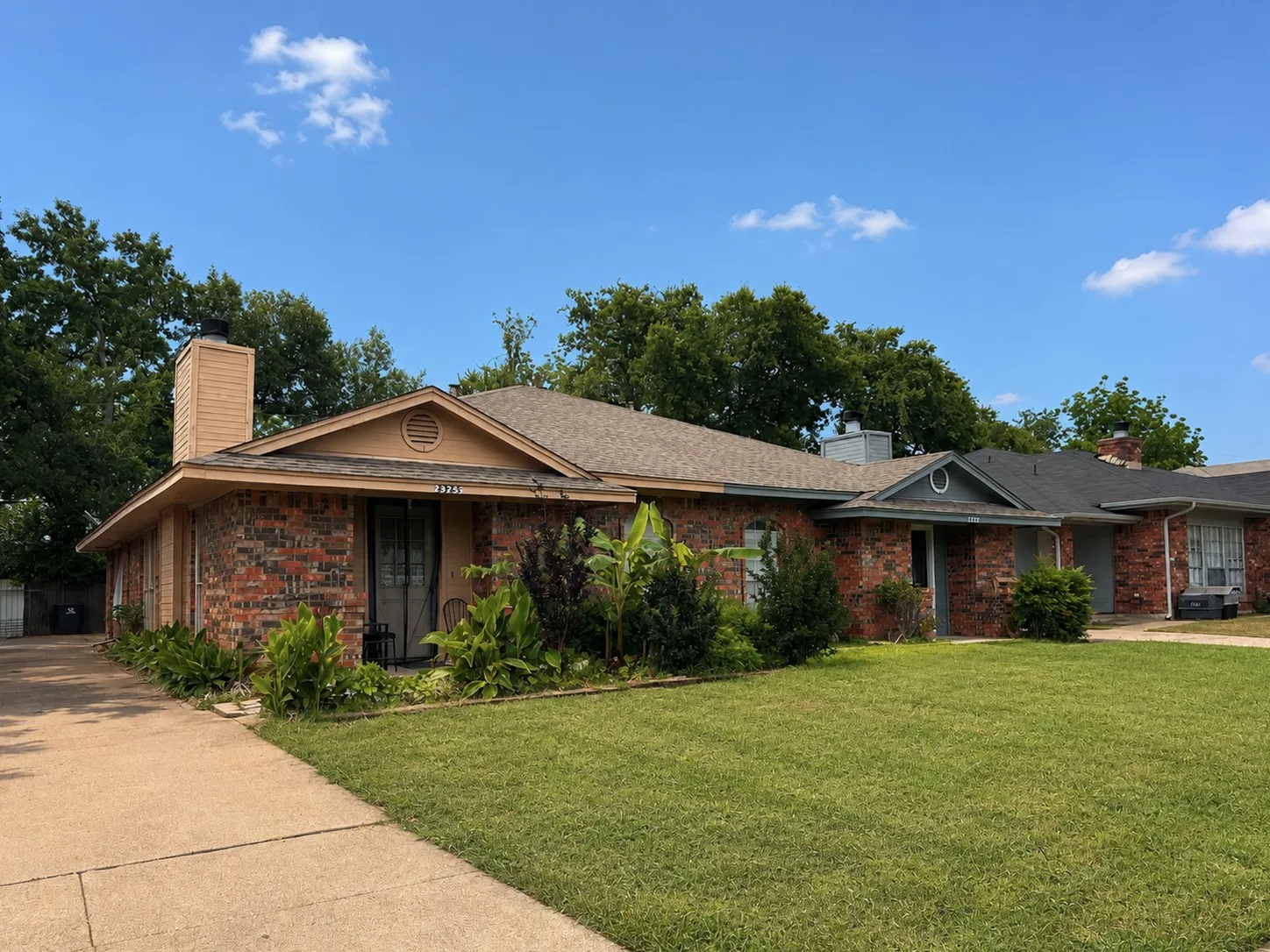 Single Family Residence For Sale in Tarrant County , 2327 Summer Place Drive, Arlington, Texas 76014, 2 Bedroom, 2 Bathroom, Garage spaces, 1,111 Sqft, built in 1985, mls#21307880, Real Estate Agent in Arlington, Homes For Sale in Tarrant county, Homes For Sale in Arlington, Realtor in Arlington Texas, Real Estate Brokerage Independent Realty Texas, Luminita Cordes Realtor