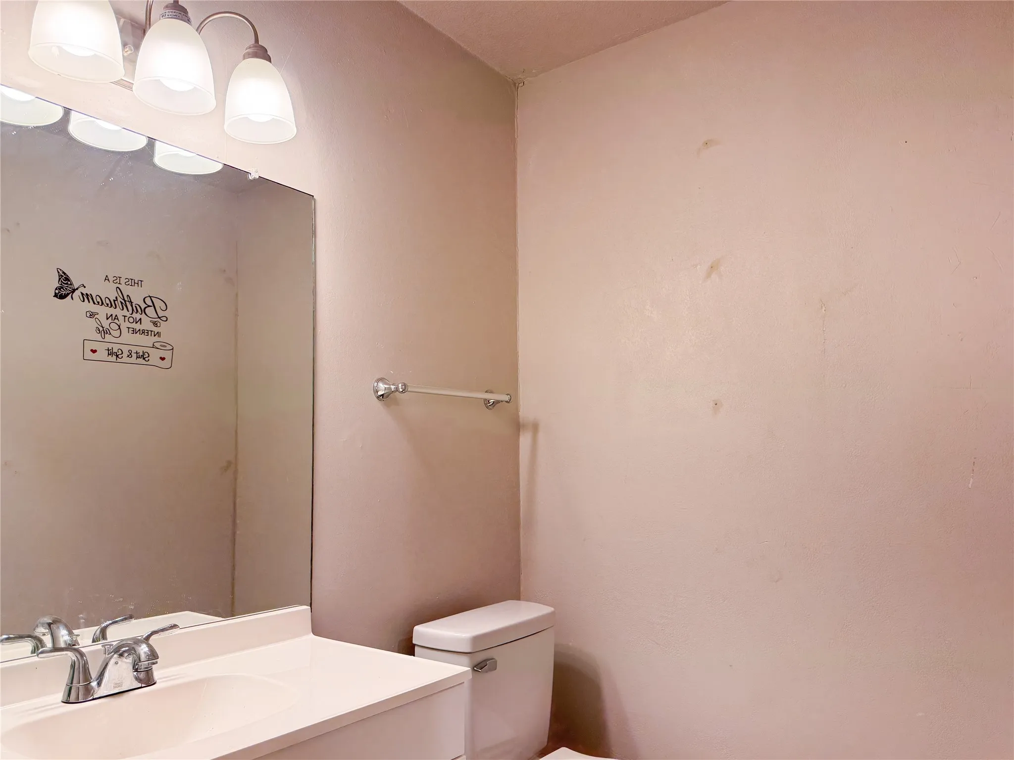 Single Family Residence For Sale in Tarrant County , 2327 Summer Place Drive, Arlington, Texas 76014, 2 Bedroom, 2 Bathroom, Garage spaces, 1,111 Sqft, built in 1985, mls#21307880, Real Estate Agent in Arlington, Homes For Sale in Tarrant county, Homes For Sale in Arlington, Realtor in Arlington Texas, Real Estate Brokerage Independent Realty Texas, Luminita Cordes Realtor