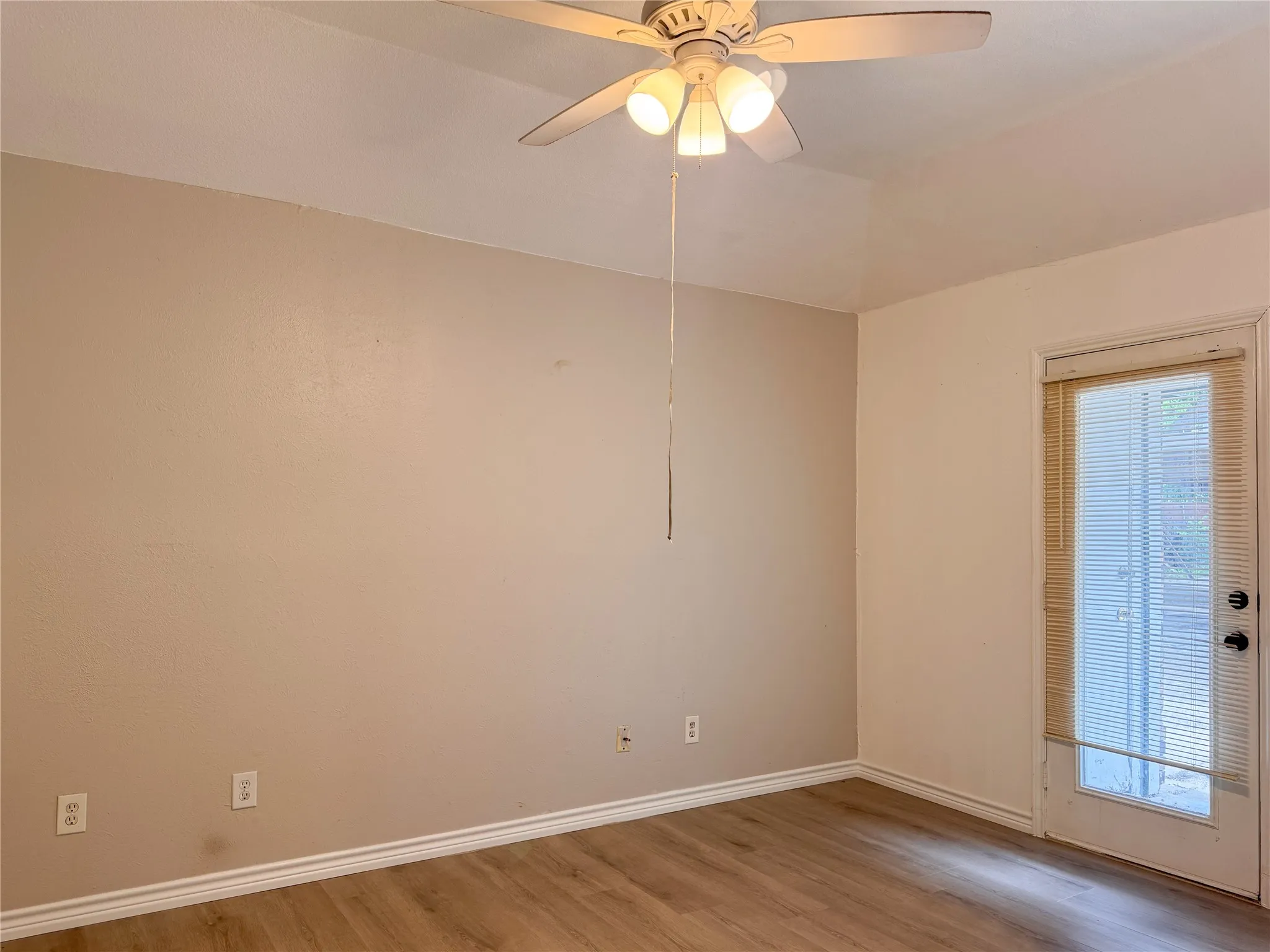 Single Family Residence For Sale in Tarrant County , 2327 Summer Place Drive, Arlington, Texas 76014, 2 Bedroom, 2 Bathroom, Garage spaces, 1,111 Sqft, built in 1985, mls#21307880, Real Estate Agent in Arlington, Homes For Sale in Tarrant county, Homes For Sale in Arlington, Realtor in Arlington Texas, Real Estate Brokerage Independent Realty Texas, Luminita Cordes Realtor