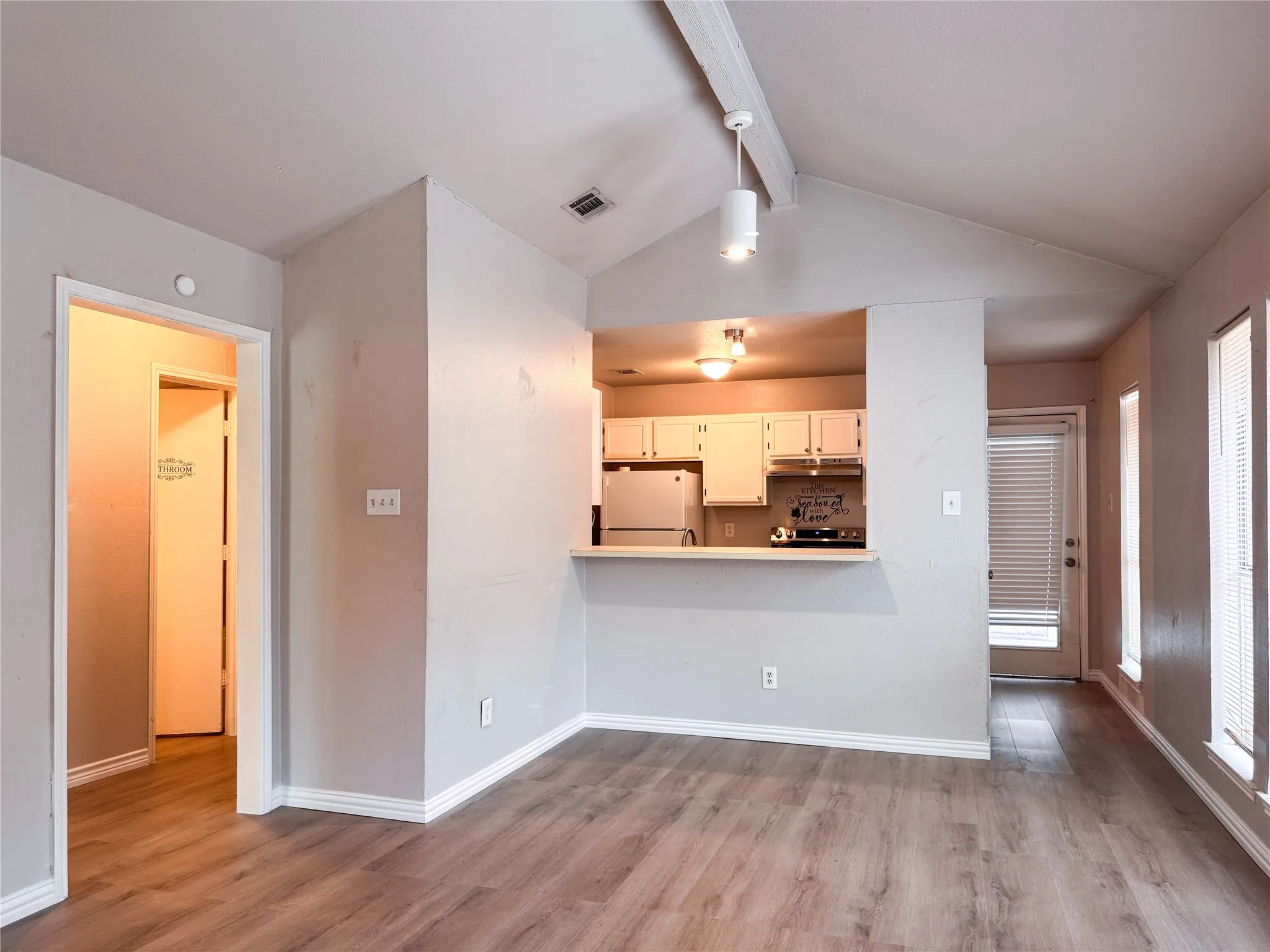 Single Family Residence For Sale in Tarrant County , 2327 Summer Place Drive, Arlington, Texas 76014, 2 Bedroom, 2 Bathroom, Garage spaces, 1,111 Sqft, built in 1985, mls#21307880, Real Estate Agent in Arlington, Homes For Sale in Tarrant county, Homes For Sale in Arlington, Realtor in Arlington Texas, Real Estate Brokerage Independent Realty Texas, Luminita Cordes Realtor