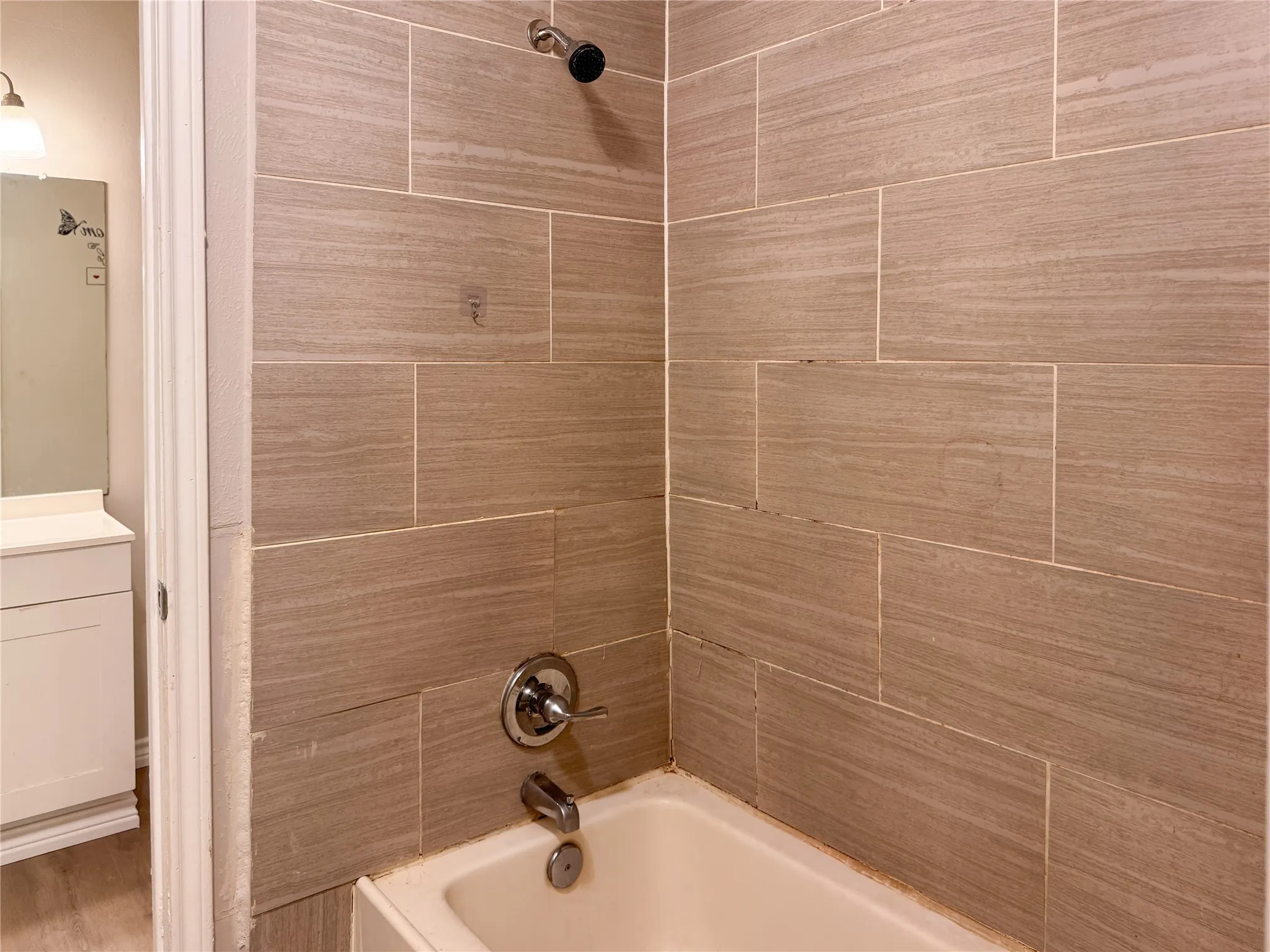 Single Family Residence For Sale in Tarrant County , 2327 Summer Place Drive, Arlington, Texas 76014, 2 Bedroom, 2 Bathroom, Garage spaces, 1,111 Sqft, built in 1985, mls#21307880, Real Estate Agent in Arlington, Homes For Sale in Tarrant county, Homes For Sale in Arlington, Realtor in Arlington Texas, Real Estate Brokerage Independent Realty Texas, Luminita Cordes Realtor