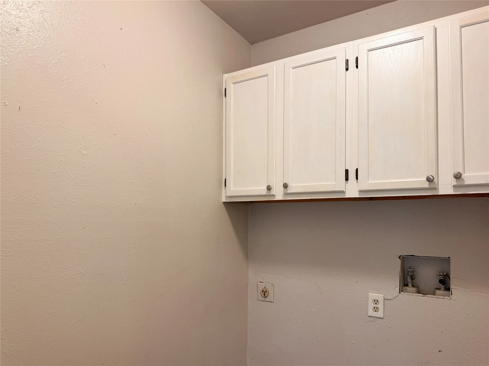 Single Family Residence For Sale in Tarrant County , 2327 Summer Place Drive, Arlington, Texas 76014, 2 Bedroom, 2 Bathroom, Garage spaces, 1,111 Sqft, built in 1985, mls#21307880, Real Estate Agent in Arlington, Homes For Sale in Tarrant county, Homes For Sale in Arlington, Realtor in Arlington Texas, Real Estate Brokerage Independent Realty Texas, Luminita Cordes Realtor