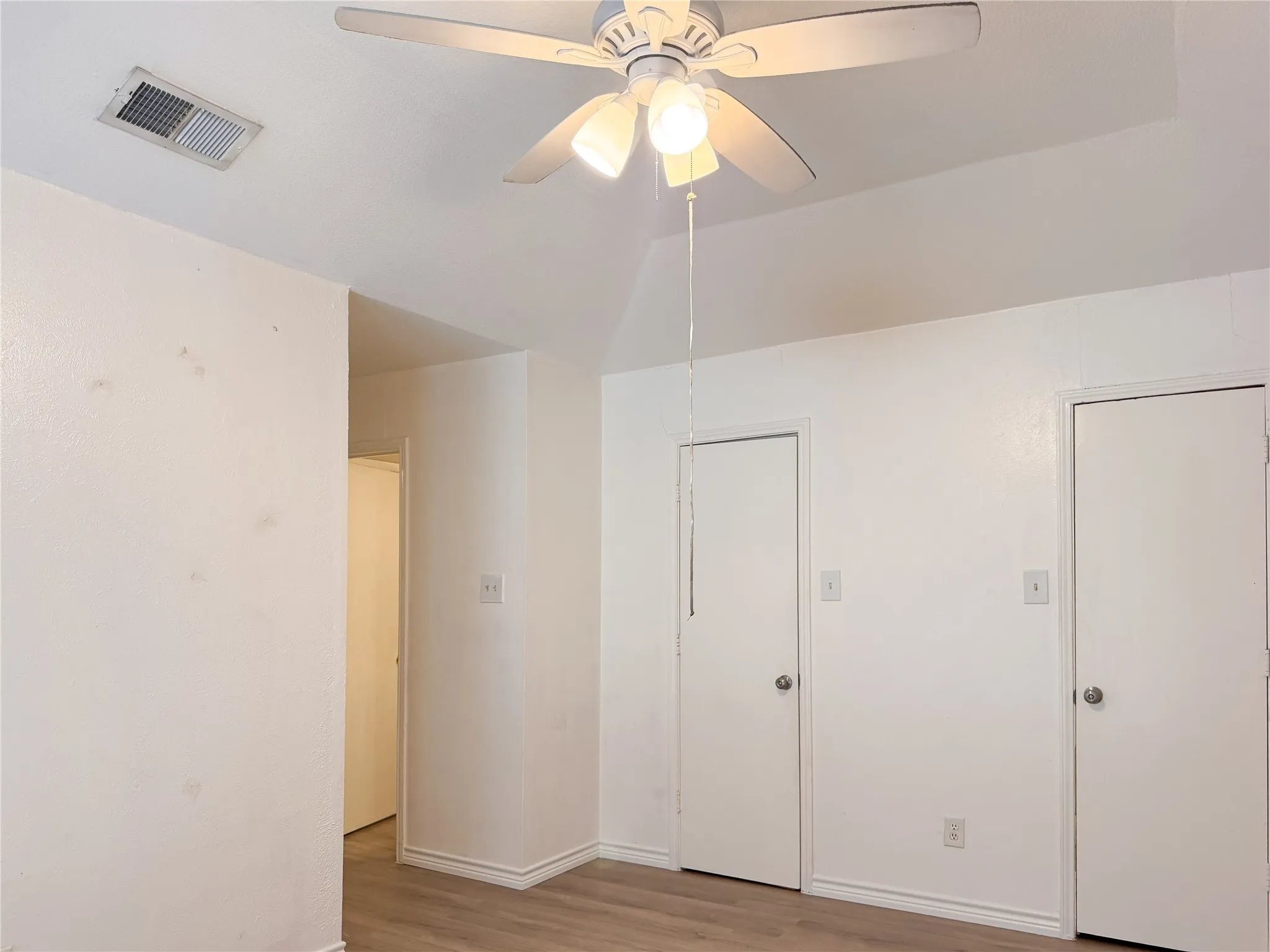Single Family Residence For Sale in Tarrant County , 2327 Summer Place Drive, Arlington, Texas 76014, 2 Bedroom, 2 Bathroom, Garage spaces, 1,111 Sqft, built in 1985, mls#21307880, Real Estate Agent in Arlington, Homes For Sale in Tarrant county, Homes For Sale in Arlington, Realtor in Arlington Texas, Real Estate Brokerage Independent Realty Texas, Luminita Cordes Realtor