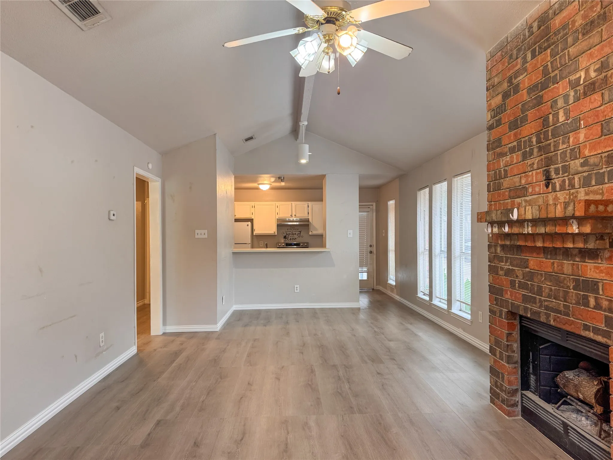 Single Family Residence For Sale in Tarrant County , 2327 Summer Place Drive, Arlington, Texas 76014, 2 Bedroom, 2 Bathroom, Garage spaces, 1,111 Sqft, built in 1985, mls#21307880, Real Estate Agent in Arlington, Homes For Sale in Tarrant county, Homes For Sale in Arlington, Realtor in Arlington Texas, Real Estate Brokerage Independent Realty Texas, Luminita Cordes Realtor