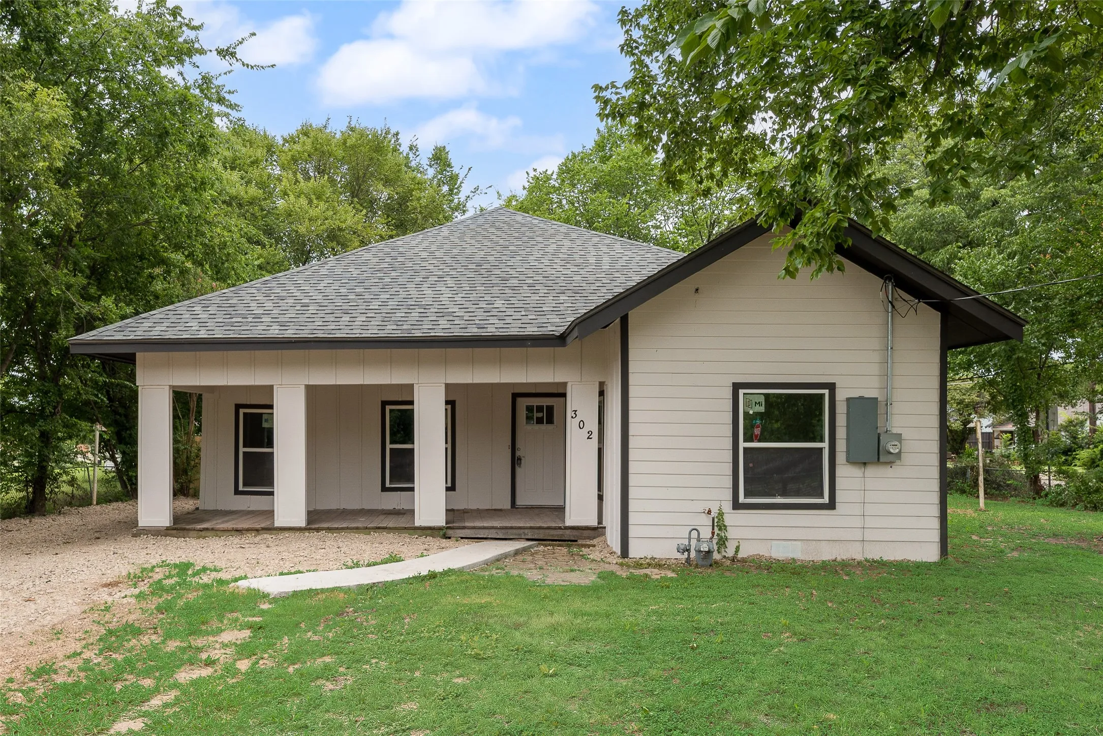 Single Family Residence For Sale in Dallas County , 302 Newsom Road, Mesquite, Texas 75149, 4 Bedroom, 2 Bathroom, Garage spaces, 1,919 Sqft, built in 1920, mls#21314220, Real Estate Agent in Mesquite, Homes For Sale in Dallas county, Homes For Sale in Mesquite, Realtor in Mesquite Texas, Real Estate Brokerage Independent Realty Texas, Luminita Cordes Realtor