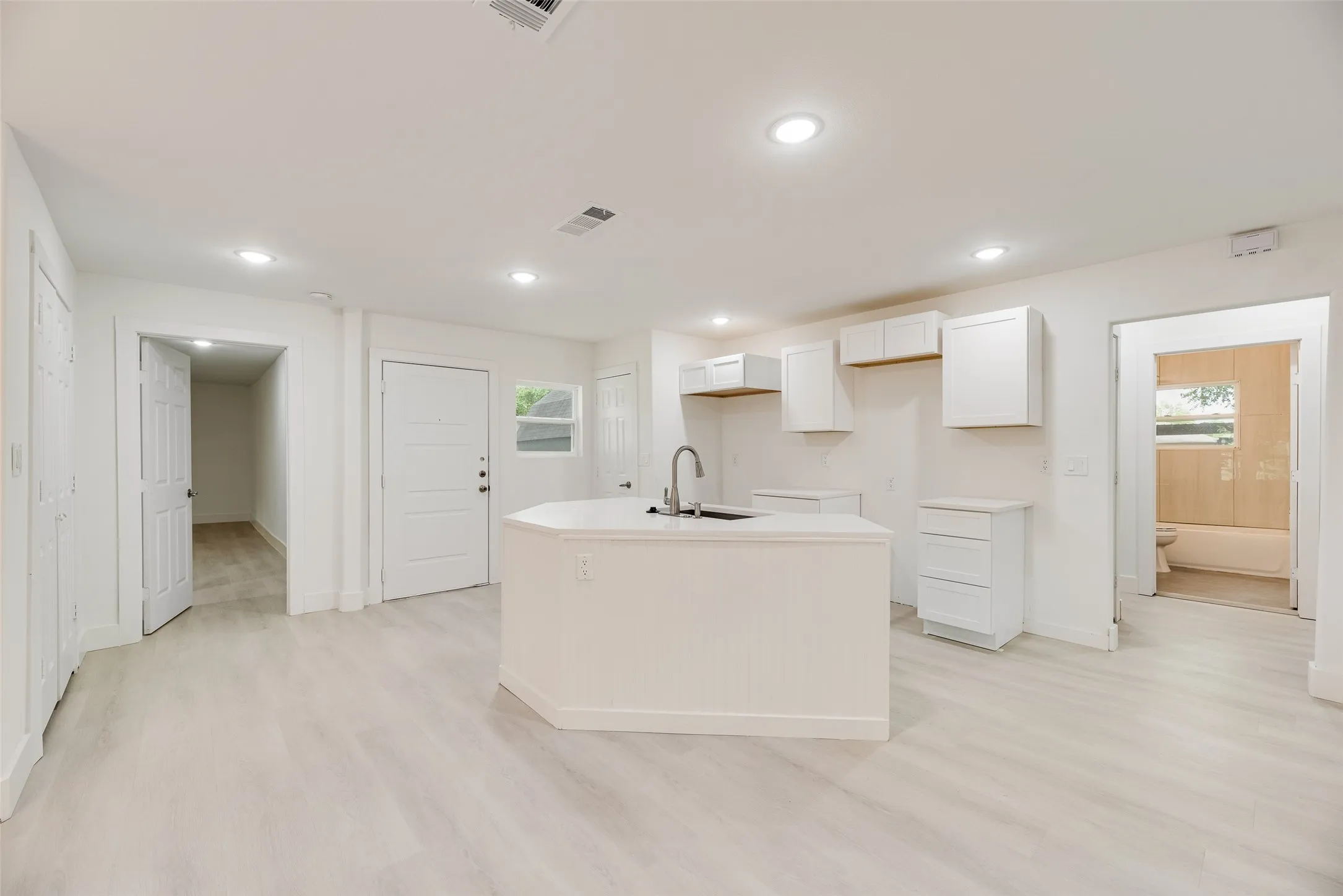 Single Family Residence For Sale in Dallas County , 302 Newsom Road, Mesquite, Texas 75149, 4 Bedroom, 2 Bathroom, Garage spaces, 1,919 Sqft, built in 1920, mls#21314220, Real Estate Agent in Mesquite, Homes For Sale in Dallas county, Homes For Sale in Mesquite, Realtor in Mesquite Texas, Real Estate Brokerage Independent Realty Texas, Luminita Cordes Realtor