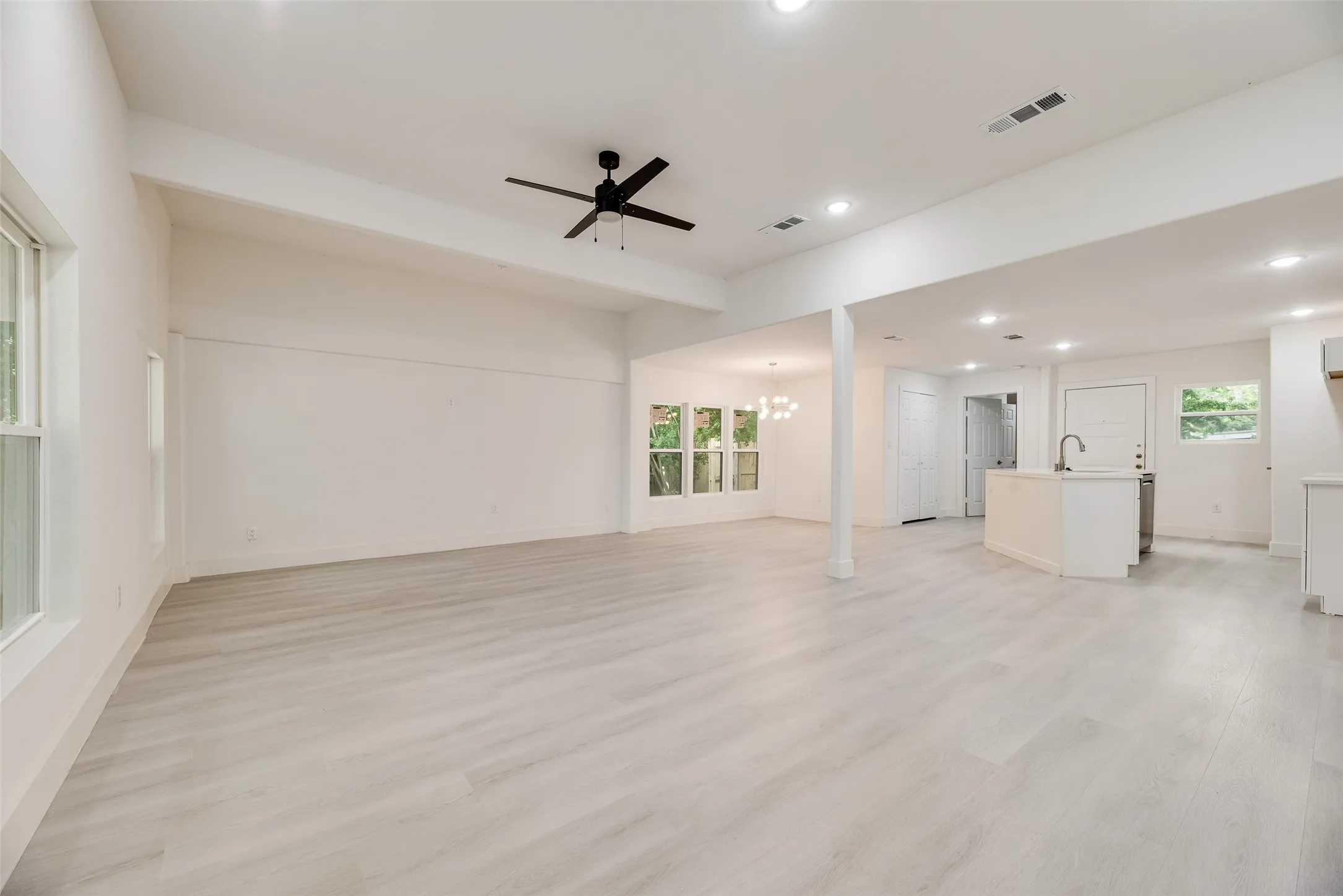 Single Family Residence For Sale in Dallas County , 302 Newsom Road, Mesquite, Texas 75149, 4 Bedroom, 2 Bathroom, Garage spaces, 1,919 Sqft, built in 1920, mls#21314220, Real Estate Agent in Mesquite, Homes For Sale in Dallas county, Homes For Sale in Mesquite, Realtor in Mesquite Texas, Real Estate Brokerage Independent Realty Texas, Luminita Cordes Realtor