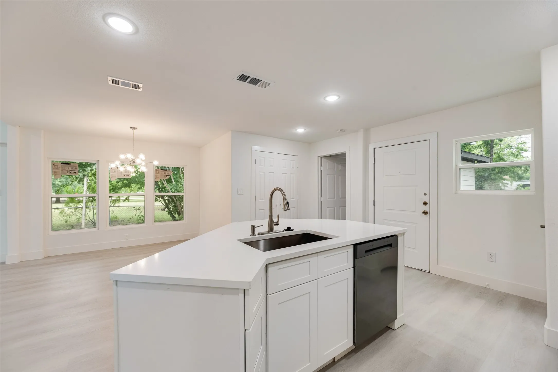 Single Family Residence For Sale in Dallas County , 302 Newsom Road, Mesquite, Texas 75149, 4 Bedroom, 2 Bathroom, Garage spaces, 1,919 Sqft, built in 1920, mls#21314220, Real Estate Agent in Mesquite, Homes For Sale in Dallas county, Homes For Sale in Mesquite, Realtor in Mesquite Texas, Real Estate Brokerage Independent Realty Texas, Luminita Cordes Realtor