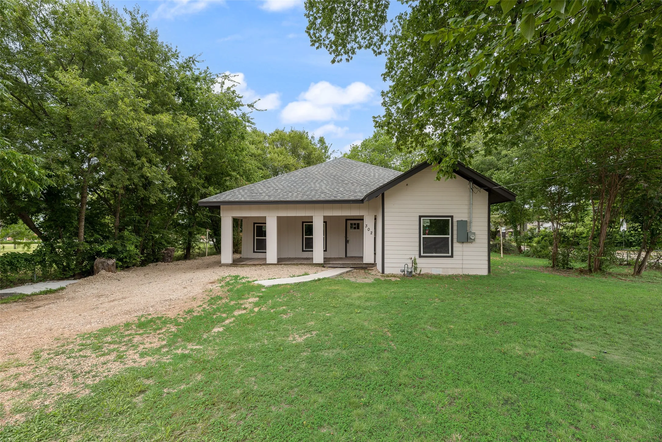 Single Family Residence For Sale in Dallas County , 302 Newsom Road, Mesquite, Texas 75149, 4 Bedroom, 2 Bathroom, Garage spaces, 1,919 Sqft, built in 1920, mls#21314220, Real Estate Agent in Mesquite, Homes For Sale in Dallas county, Homes For Sale in Mesquite, Realtor in Mesquite Texas, Real Estate Brokerage Independent Realty Texas, Luminita Cordes Realtor