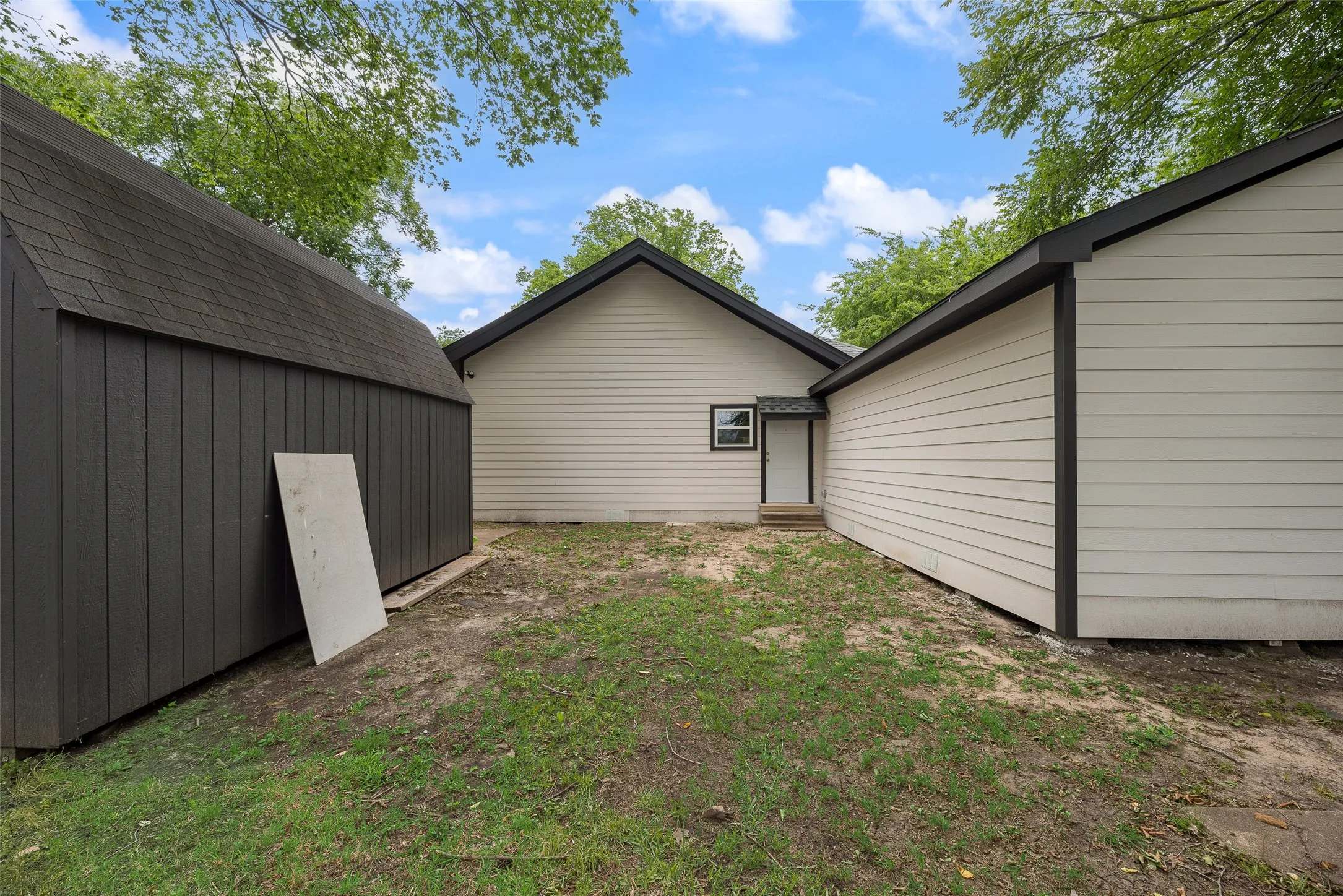 Single Family Residence For Sale in Dallas County , 302 Newsom Road, Mesquite, Texas 75149, 4 Bedroom, 2 Bathroom, Garage spaces, 1,919 Sqft, built in 1920, mls#21314220, Real Estate Agent in Mesquite, Homes For Sale in Dallas county, Homes For Sale in Mesquite, Realtor in Mesquite Texas, Real Estate Brokerage Independent Realty Texas, Luminita Cordes Realtor