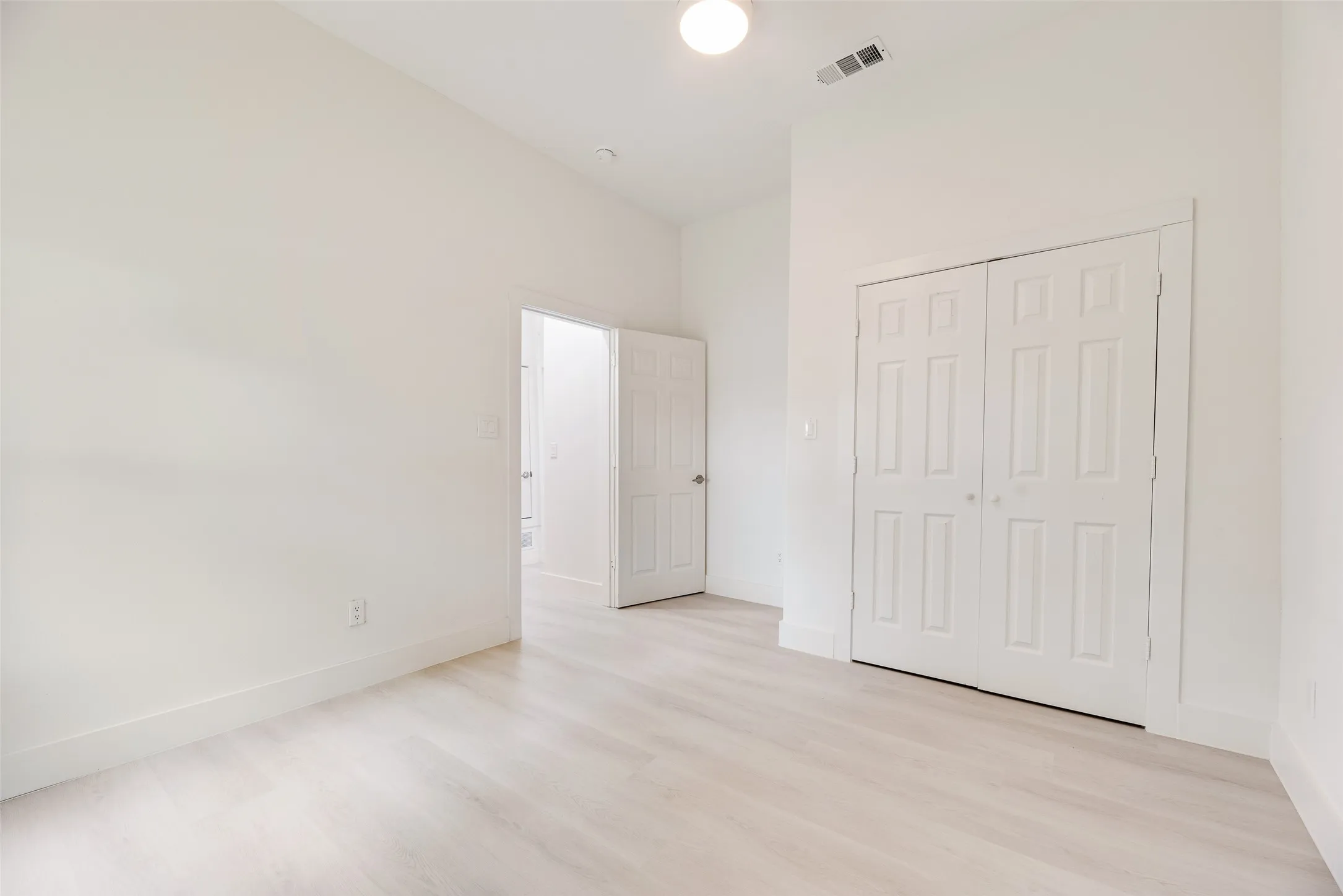 Single Family Residence For Sale in Dallas County , 302 Newsom Road, Mesquite, Texas 75149, 4 Bedroom, 2 Bathroom, Garage spaces, 1,919 Sqft, built in 1920, mls#21314220, Real Estate Agent in Mesquite, Homes For Sale in Dallas county, Homes For Sale in Mesquite, Realtor in Mesquite Texas, Real Estate Brokerage Independent Realty Texas, Luminita Cordes Realtor