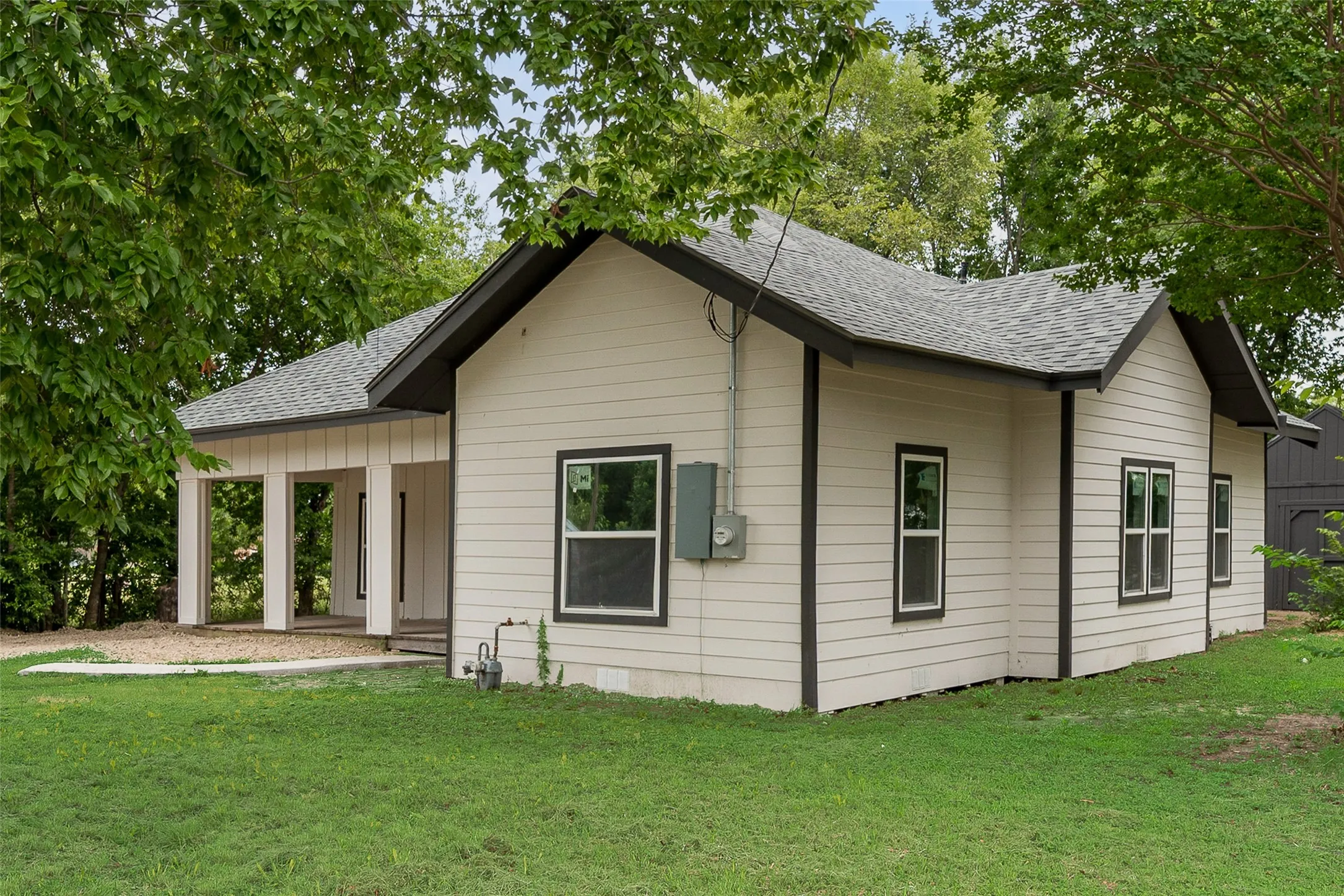 Single Family Residence For Sale in Dallas County , 302 Newsom Road, Mesquite, Texas 75149, 4 Bedroom, 2 Bathroom, Garage spaces, 1,919 Sqft, built in 1920, mls#21314220, Real Estate Agent in Mesquite, Homes For Sale in Dallas county, Homes For Sale in Mesquite, Realtor in Mesquite Texas, Real Estate Brokerage Independent Realty Texas, Luminita Cordes Realtor