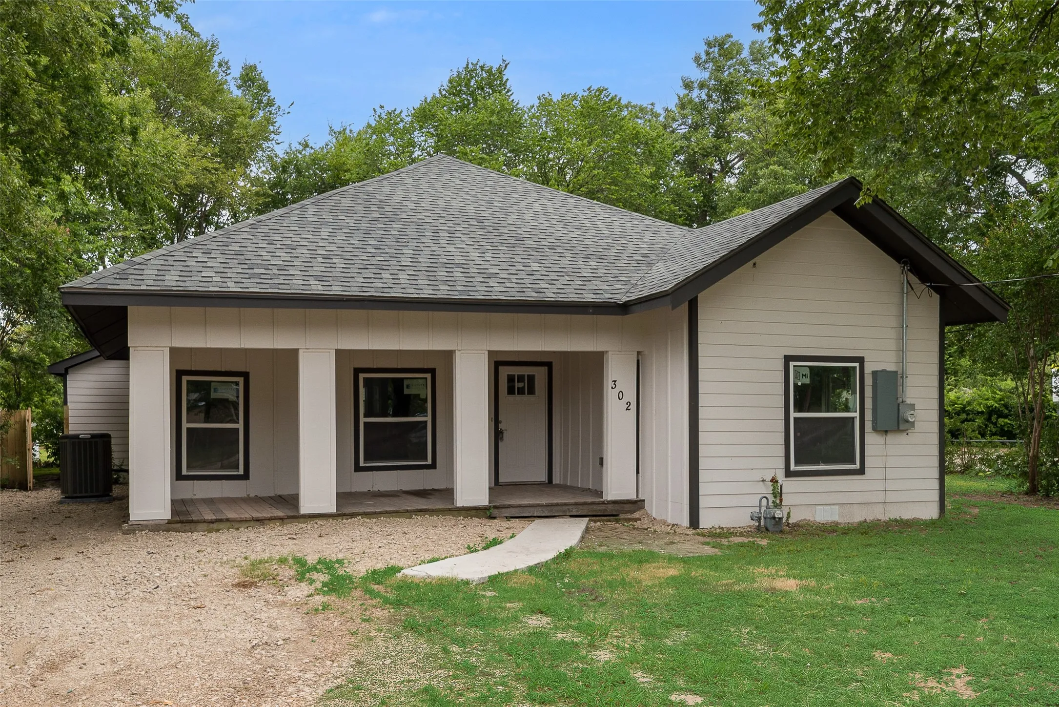 Single Family Residence For Sale in Dallas County , 302 Newsom Road, Mesquite, Texas 75149, 4 Bedroom, 2 Bathroom, Garage spaces, 1,919 Sqft, built in 1920, mls#21314220, Real Estate Agent in Mesquite, Homes For Sale in Dallas county, Homes For Sale in Mesquite, Realtor in Mesquite Texas, Real Estate Brokerage Independent Realty Texas, Luminita Cordes Realtor