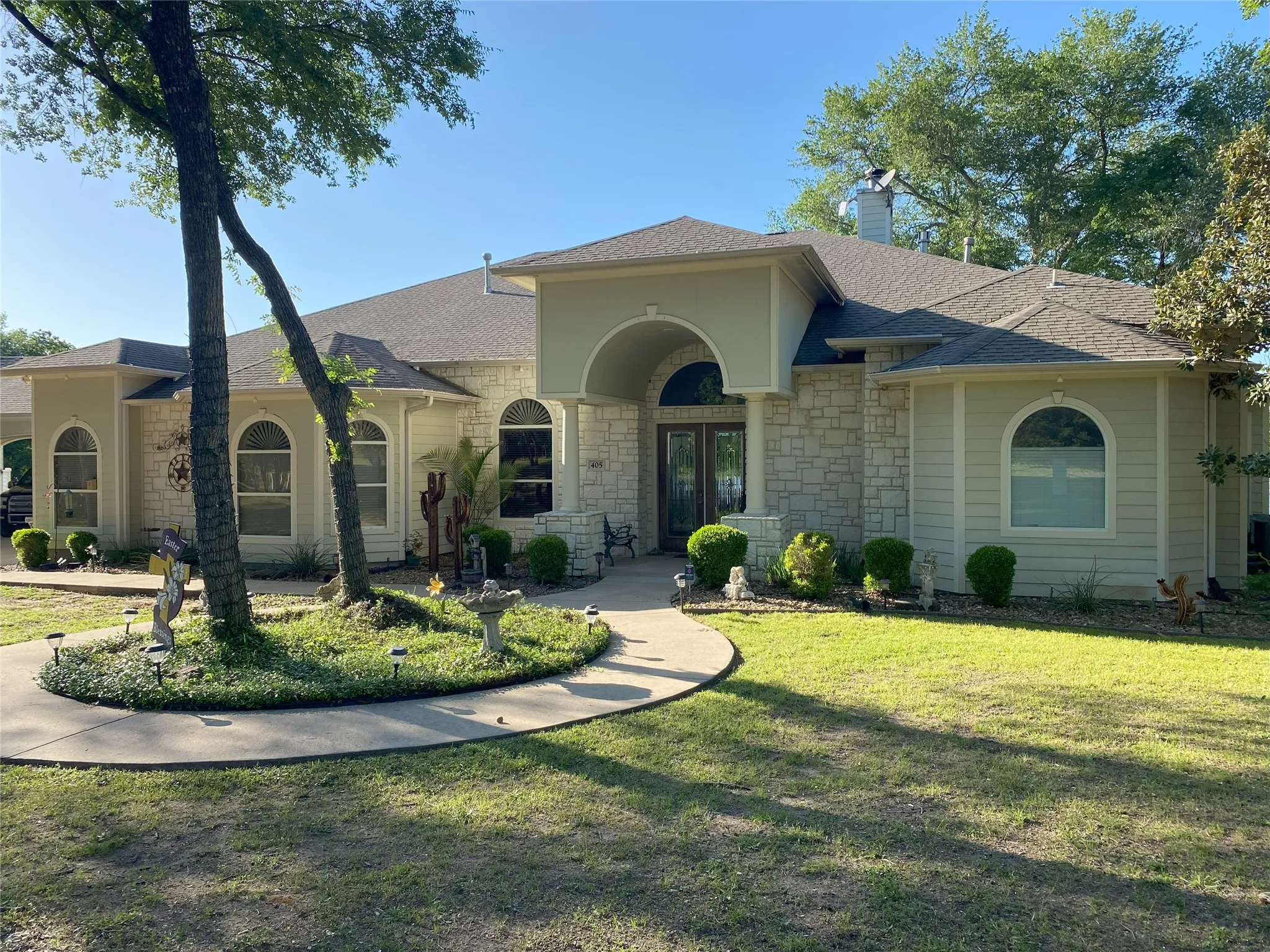 Single Family Residence For Sale in Limestone County , 405 Lcr 737, Thornton, Texas 76687, 3 Bedroom, 4 Bathroom, 2 Garage spaces, 3,237 Sqft, built in 2009, mls#21313571, Real Estate Agent in Thornton, Homes For Sale in Limestone county, Homes For Sale in Thornton, Realtor in Thornton Texas, Real Estate Brokerage Independent Realty Texas, Luminita Cordes Realtor