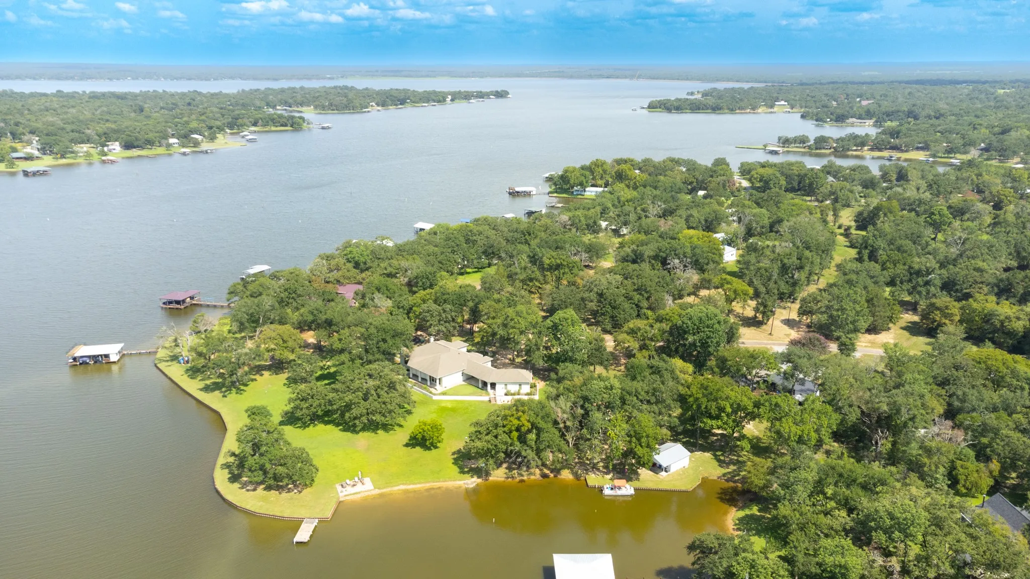 Single Family Residence For Sale in Limestone County , 405 Lcr 737, Thornton, Texas 76687, 3 Bedroom, 4 Bathroom, 2 Garage spaces, 3,237 Sqft, built in 2009, mls#21313571, Real Estate Agent in Thornton, Homes For Sale in Limestone county, Homes For Sale in Thornton, Realtor in Thornton Texas, Real Estate Brokerage Independent Realty Texas, Luminita Cordes Realtor