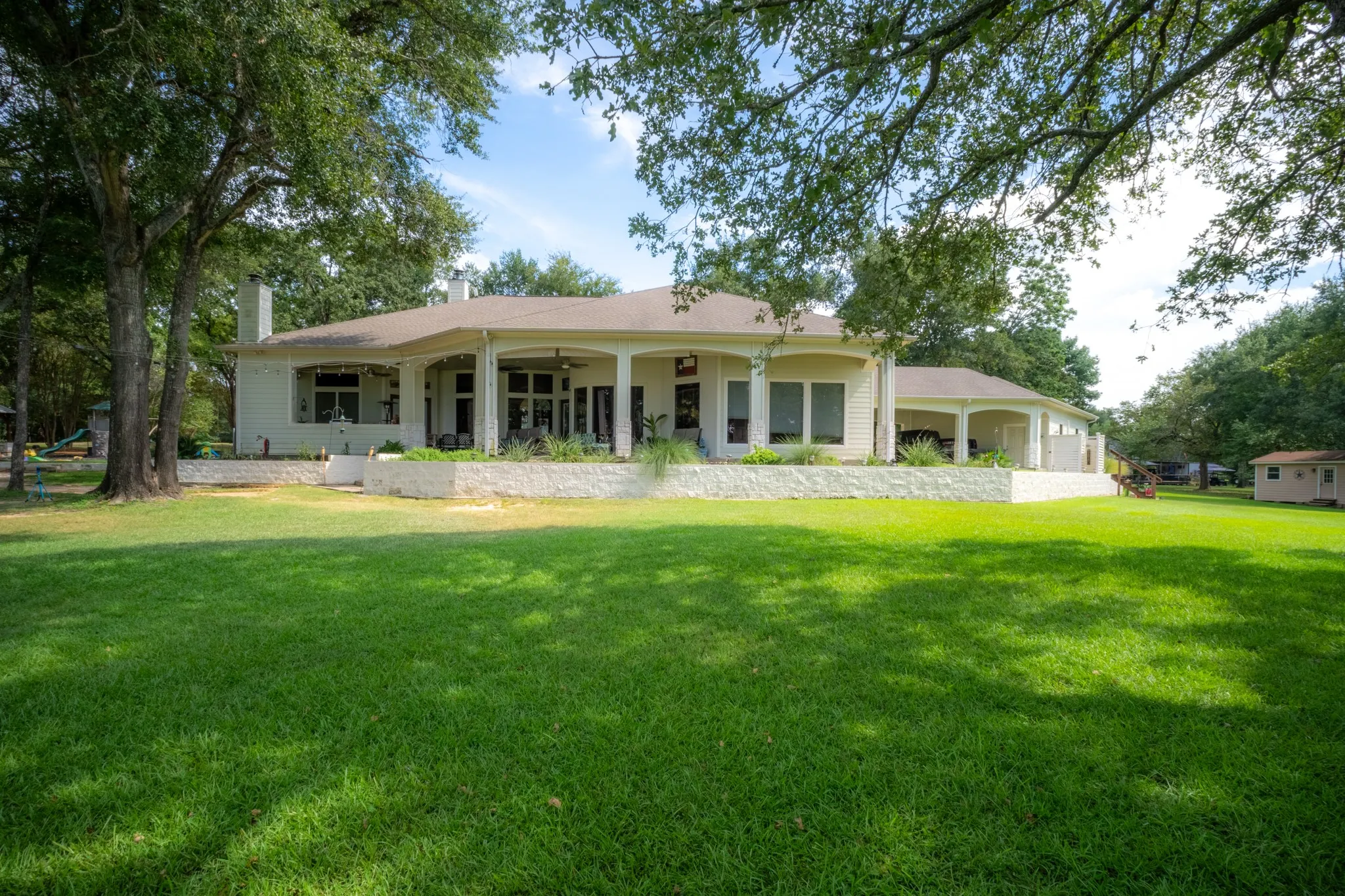 Single Family Residence For Sale in Limestone County , 405 Lcr 737, Thornton, Texas 76687, 3 Bedroom, 4 Bathroom, 2 Garage spaces, 3,237 Sqft, built in 2009, mls#21313571, Real Estate Agent in Thornton, Homes For Sale in Limestone county, Homes For Sale in Thornton, Realtor in Thornton Texas, Real Estate Brokerage Independent Realty Texas, Luminita Cordes Realtor