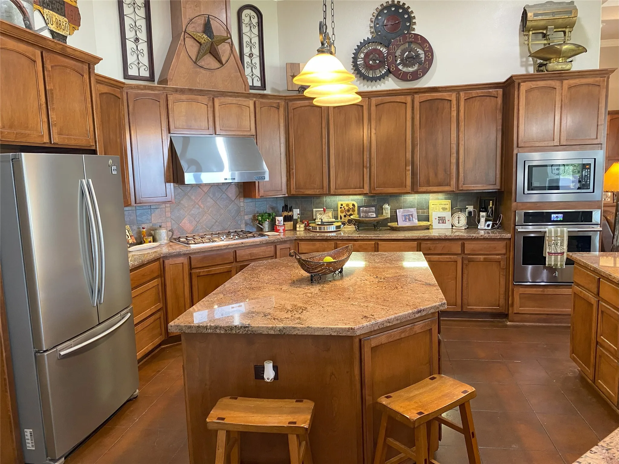 Single Family Residence For Sale in Limestone County , 405 Lcr 737, Thornton, Texas 76687, 3 Bedroom, 4 Bathroom, 2 Garage spaces, 3,237 Sqft, built in 2009, mls#21313571, Real Estate Agent in Thornton, Homes For Sale in Limestone county, Homes For Sale in Thornton, Realtor in Thornton Texas, Real Estate Brokerage Independent Realty Texas, Luminita Cordes Realtor
