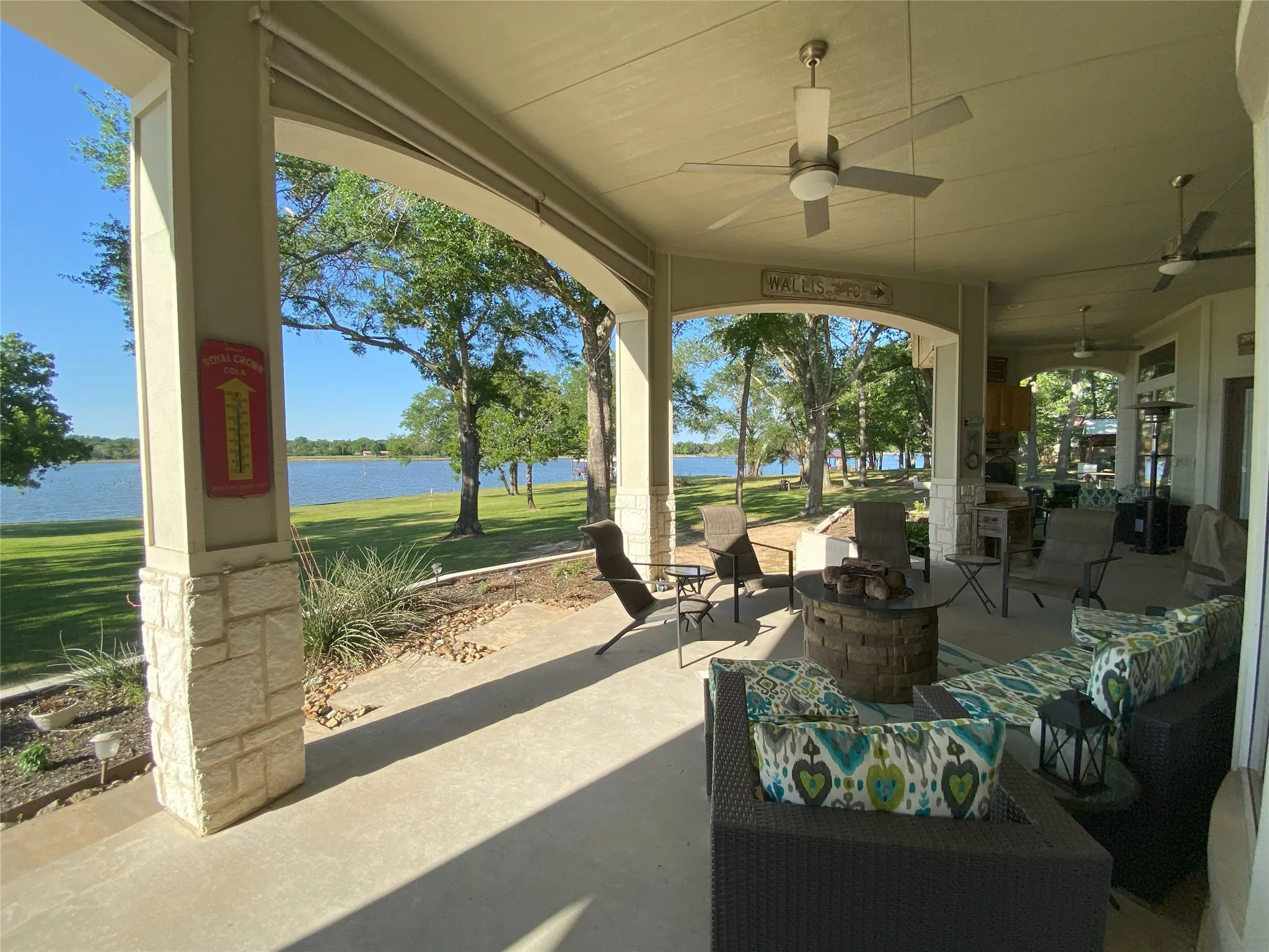 Single Family Residence For Sale in Limestone County , 405 Lcr 737, Thornton, Texas 76687, 3 Bedroom, 4 Bathroom, 2 Garage spaces, 3,237 Sqft, built in 2009, mls#21313571, Real Estate Agent in Thornton, Homes For Sale in Limestone county, Homes For Sale in Thornton, Realtor in Thornton Texas, Real Estate Brokerage Independent Realty Texas, Luminita Cordes Realtor