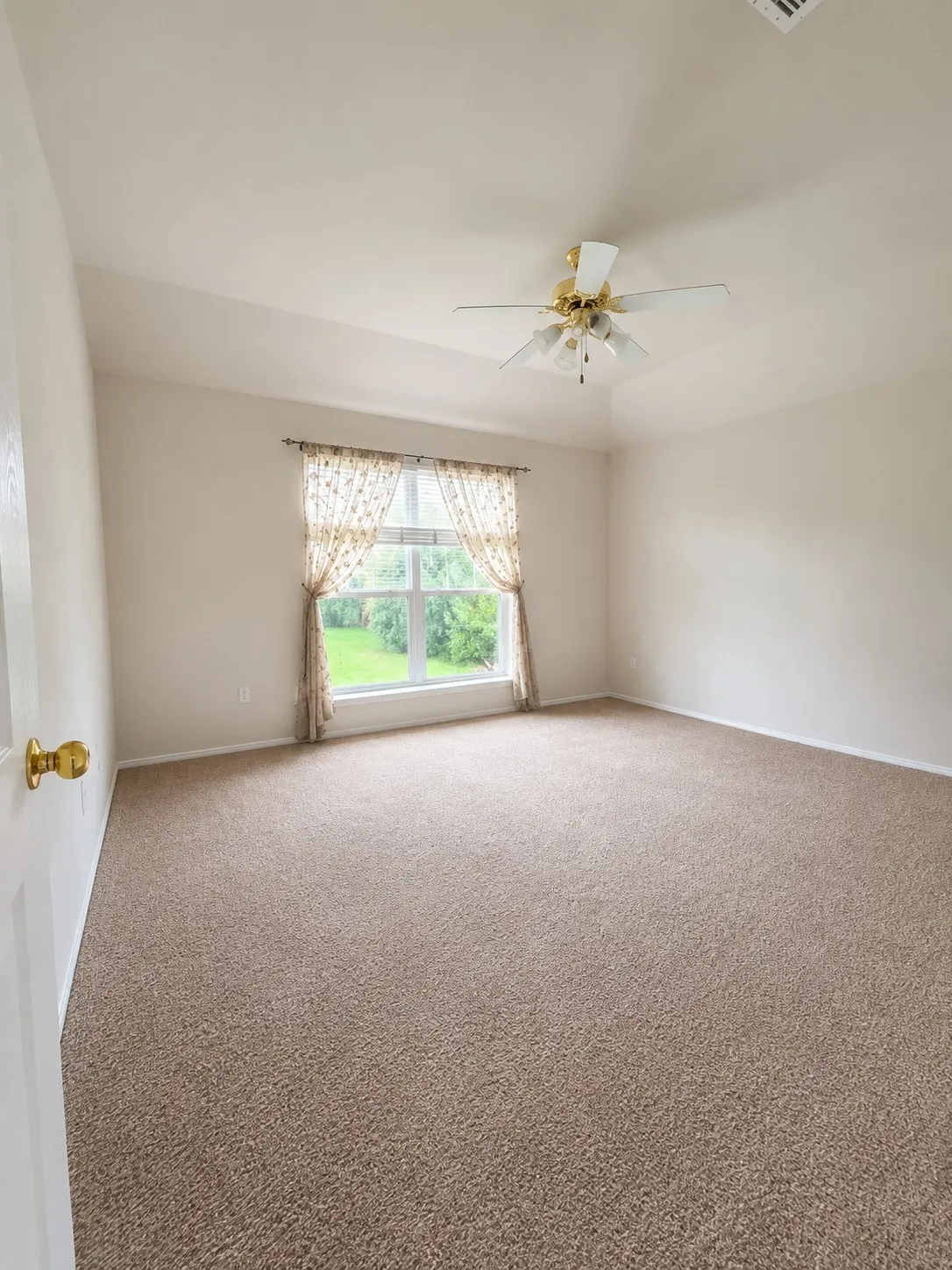 Single Family Residence For Sale in Tarrant County , 307 Dimes Street, Arlington, Texas 76002, 3 Bedroom, 2 Bathroom, 2 Garage spaces, 1,641 Sqft, built in 2004, mls#21314553, Real Estate Agent in Arlington, Homes For Sale in Tarrant county, Homes For Sale in Arlington, Realtor in Arlington Texas, Real Estate Brokerage Independent Realty Texas, Luminita Cordes Realtor