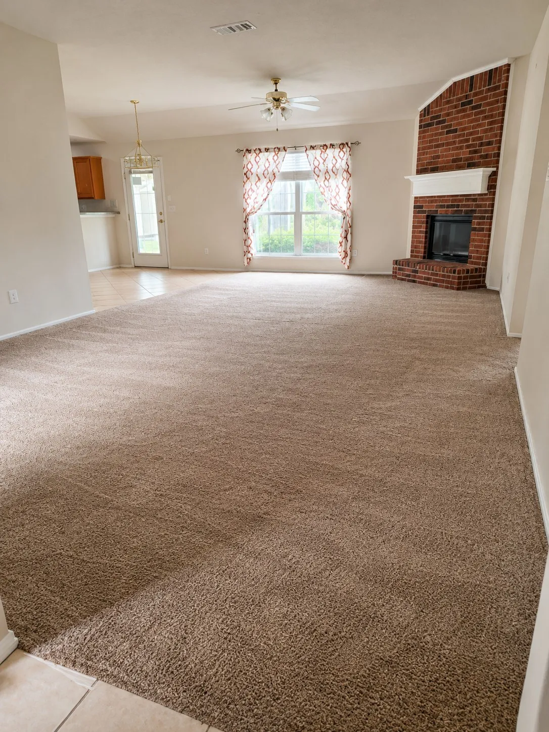 Single Family Residence For Sale in Tarrant County , 307 Dimes Street, Arlington, Texas 76002, 3 Bedroom, 2 Bathroom, 2 Garage spaces, 1,641 Sqft, built in 2004, mls#21314553, Real Estate Agent in Arlington, Homes For Sale in Tarrant county, Homes For Sale in Arlington, Realtor in Arlington Texas, Real Estate Brokerage Independent Realty Texas, Luminita Cordes Realtor