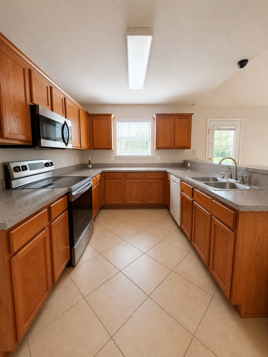 Single Family Residence For Sale in Tarrant County , 307 Dimes Street, Arlington, Texas 76002, 3 Bedroom, 2 Bathroom, 2 Garage spaces, 1,641 Sqft, built in 2004, mls#21314553, Real Estate Agent in Arlington, Homes For Sale in Tarrant county, Homes For Sale in Arlington, Realtor in Arlington Texas, Real Estate Brokerage Independent Realty Texas, Luminita Cordes Realtor