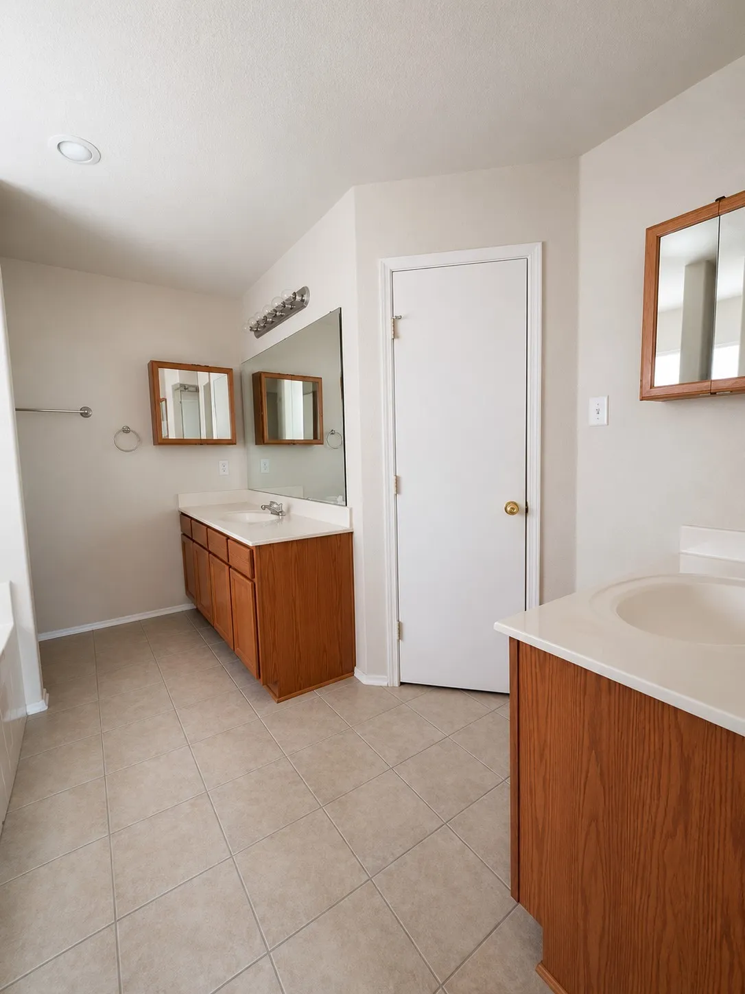 Single Family Residence For Sale in Tarrant County , 307 Dimes Street, Arlington, Texas 76002, 3 Bedroom, 2 Bathroom, 2 Garage spaces, 1,641 Sqft, built in 2004, mls#21314553, Real Estate Agent in Arlington, Homes For Sale in Tarrant county, Homes For Sale in Arlington, Realtor in Arlington Texas, Real Estate Brokerage Independent Realty Texas, Luminita Cordes Realtor