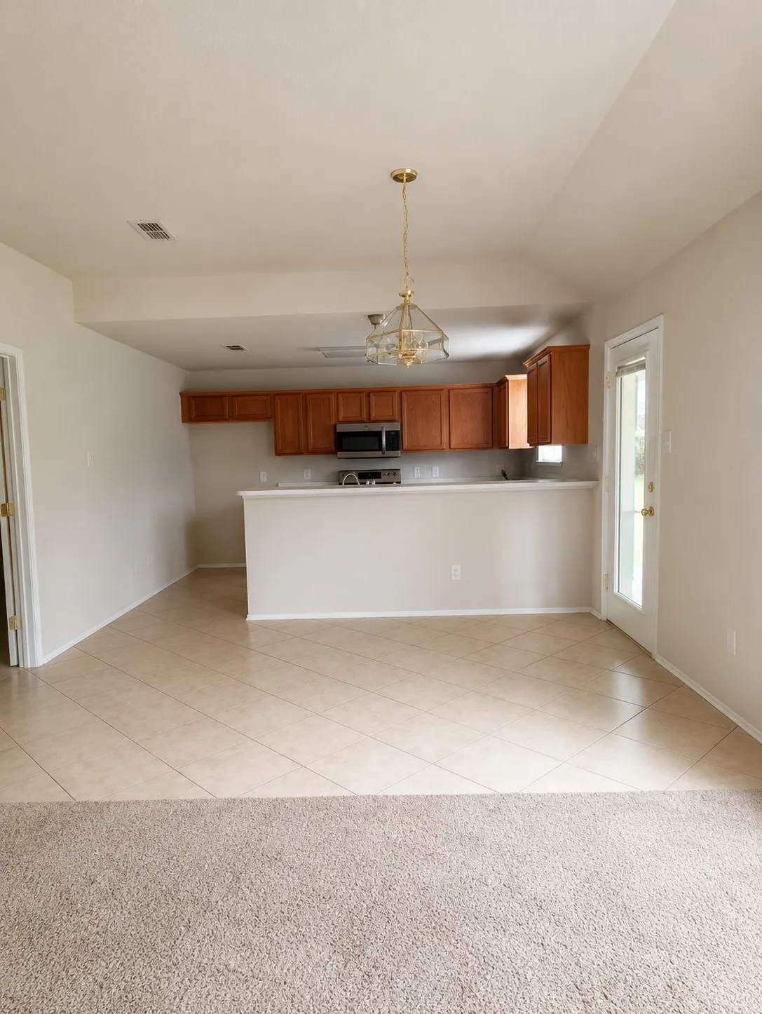Single Family Residence For Sale in Tarrant County , 307 Dimes Street, Arlington, Texas 76002, 3 Bedroom, 2 Bathroom, 2 Garage spaces, 1,641 Sqft, built in 2004, mls#21314553, Real Estate Agent in Arlington, Homes For Sale in Tarrant county, Homes For Sale in Arlington, Realtor in Arlington Texas, Real Estate Brokerage Independent Realty Texas, Luminita Cordes Realtor