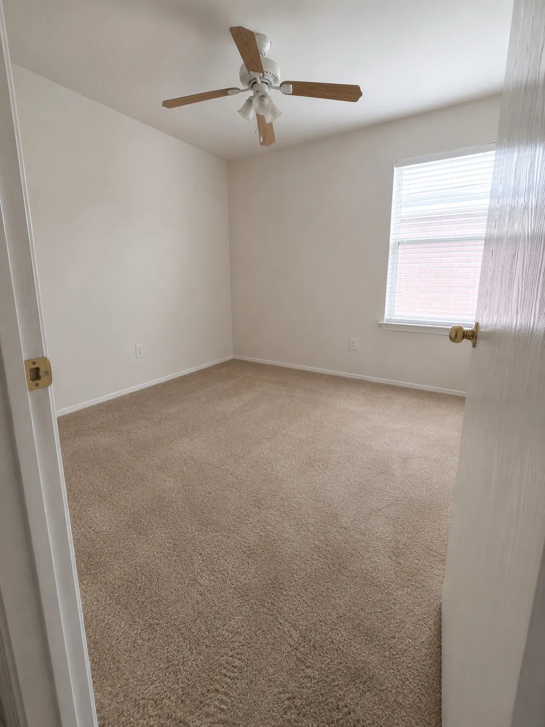 Single Family Residence For Sale in Tarrant County , 307 Dimes Street, Arlington, Texas 76002, 3 Bedroom, 2 Bathroom, 2 Garage spaces, 1,641 Sqft, built in 2004, mls#21314553, Real Estate Agent in Arlington, Homes For Sale in Tarrant county, Homes For Sale in Arlington, Realtor in Arlington Texas, Real Estate Brokerage Independent Realty Texas, Luminita Cordes Realtor