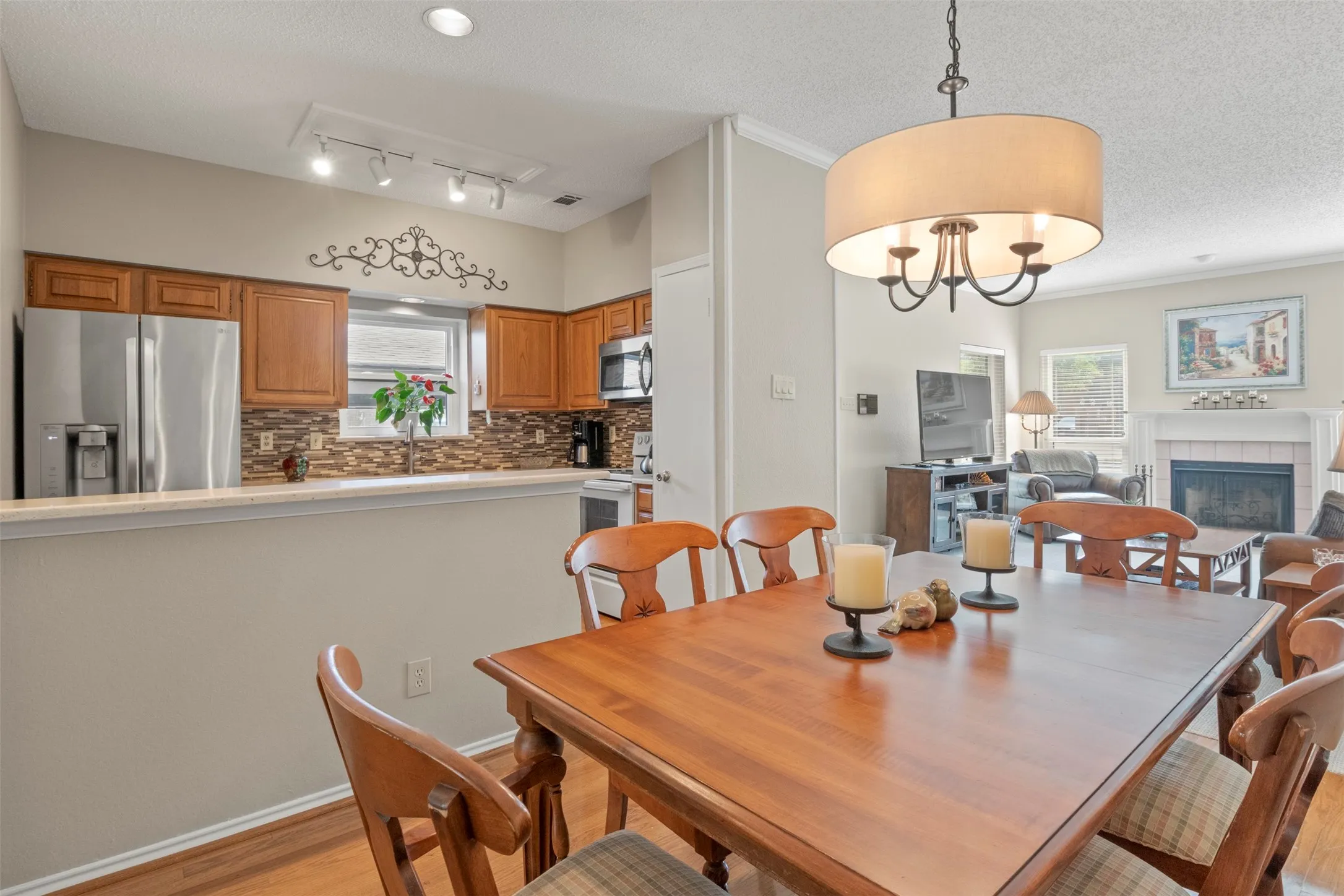 Condominium For Sale in Collin County , 5859 Frankford Road 1101, Dallas, Texas 75252, 2 Bedroom, 2 Bathroom, Garage spaces, 1,124 Sqft, built in 1985, mls#21296422, Real Estate Agent in Dallas, Homes For Sale in Collin county, Homes For Sale in Dallas, Realtor in Dallas Texas, Real Estate Brokerage Independent Realty Texas, Luminita Cordes Realtor