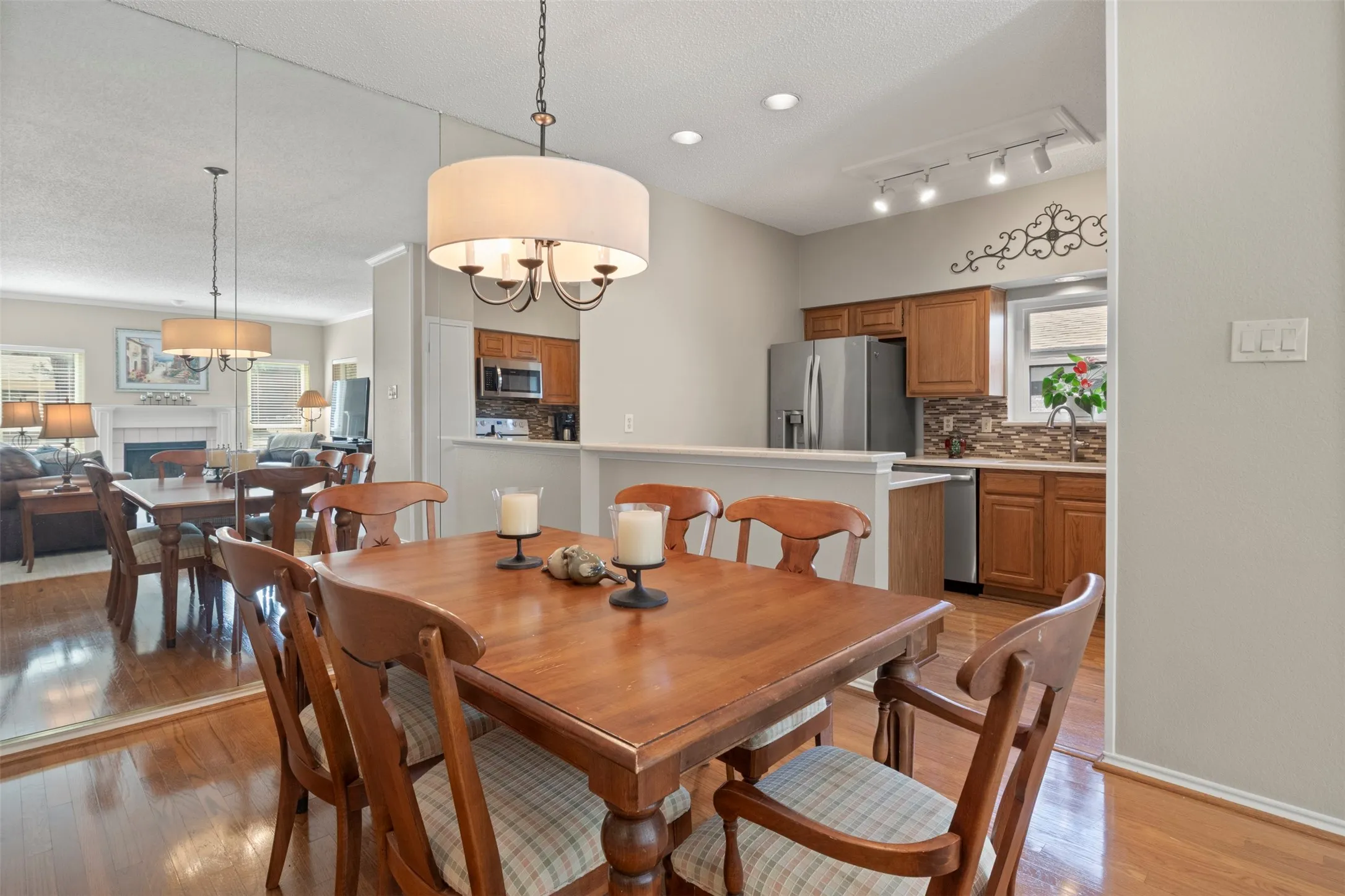 Condominium For Sale in Collin County , 5859 Frankford Road 1101, Dallas, Texas 75252, 2 Bedroom, 2 Bathroom, Garage spaces, 1,124 Sqft, built in 1985, mls#21296422, Real Estate Agent in Dallas, Homes For Sale in Collin county, Homes For Sale in Dallas, Realtor in Dallas Texas, Real Estate Brokerage Independent Realty Texas, Luminita Cordes Realtor