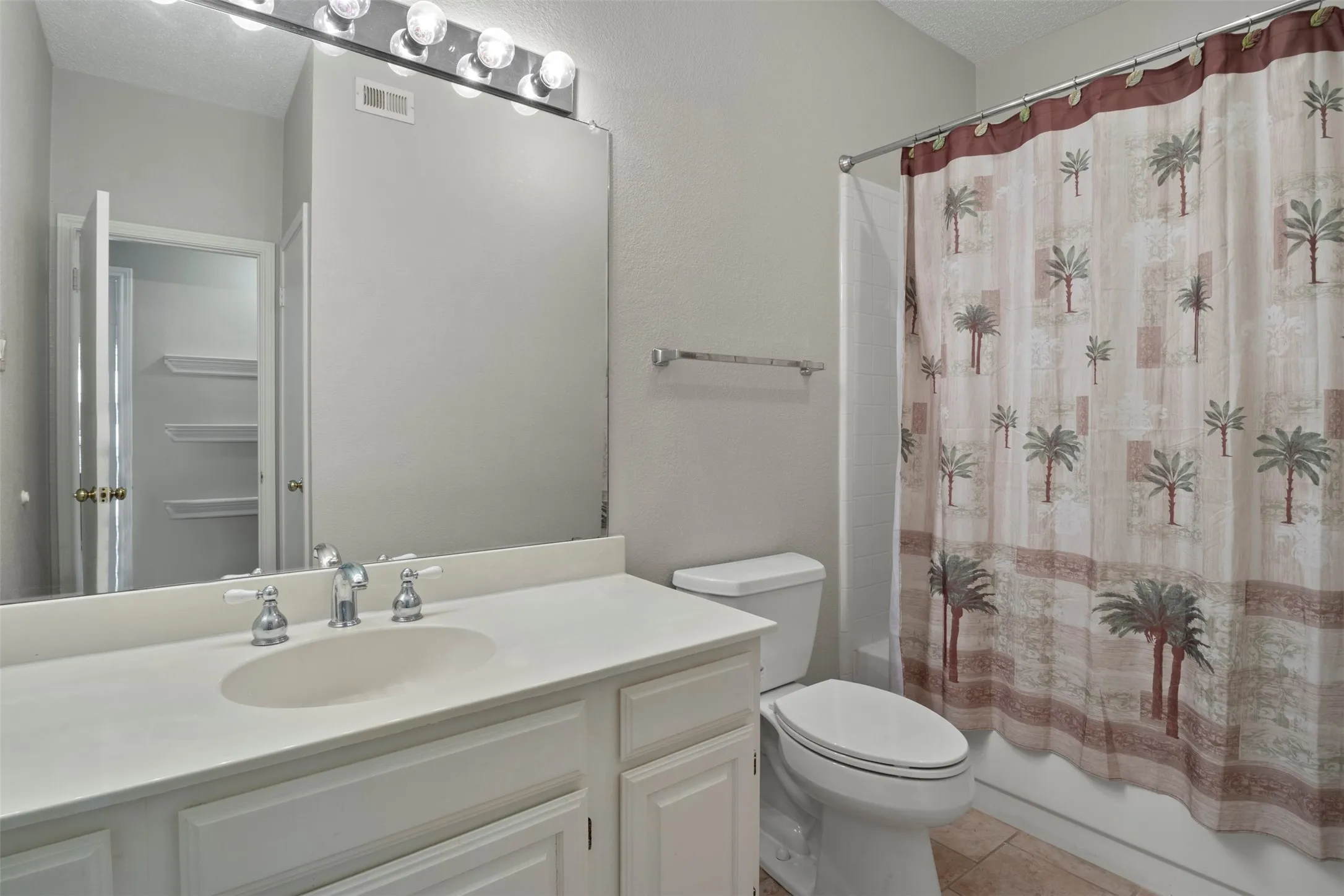 Condominium For Sale in Collin County , 5859 Frankford Road 1101, Dallas, Texas 75252, 2 Bedroom, 2 Bathroom, Garage spaces, 1,124 Sqft, built in 1985, mls#21296422, Real Estate Agent in Dallas, Homes For Sale in Collin county, Homes For Sale in Dallas, Realtor in Dallas Texas, Real Estate Brokerage Independent Realty Texas, Luminita Cordes Realtor