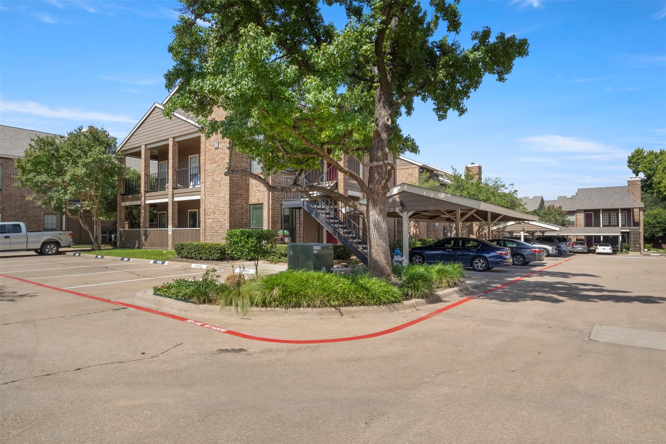 Condominium For Sale in Collin County , 5859 Frankford Road 1101, Dallas, Texas 75252, 2 Bedroom, 2 Bathroom, Garage spaces, 1,124 Sqft, built in 1985, mls#21296422, Real Estate Agent in Dallas, Homes For Sale in Collin county, Homes For Sale in Dallas, Realtor in Dallas Texas, Real Estate Brokerage Independent Realty Texas, Luminita Cordes Realtor