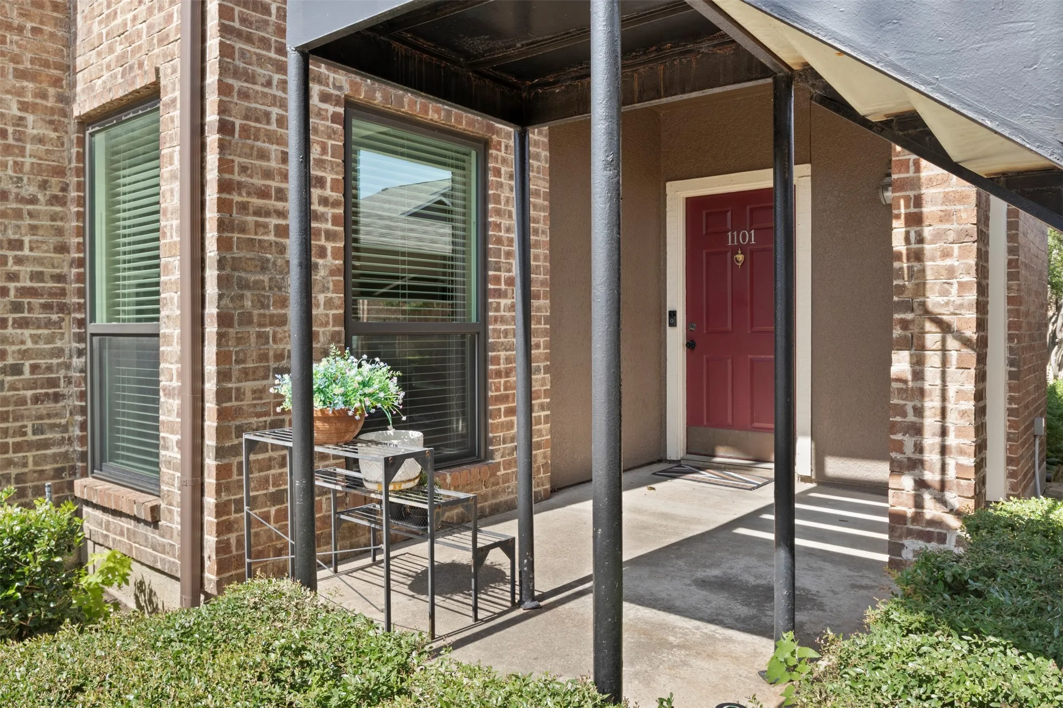 Condominium For Sale in Collin County , 5859 Frankford Road 1101, Dallas, Texas 75252, 2 Bedroom, 2 Bathroom, Garage spaces, 1,124 Sqft, built in 1985, mls#21296422, Real Estate Agent in Dallas, Homes For Sale in Collin county, Homes For Sale in Dallas, Realtor in Dallas Texas, Real Estate Brokerage Independent Realty Texas, Luminita Cordes Realtor