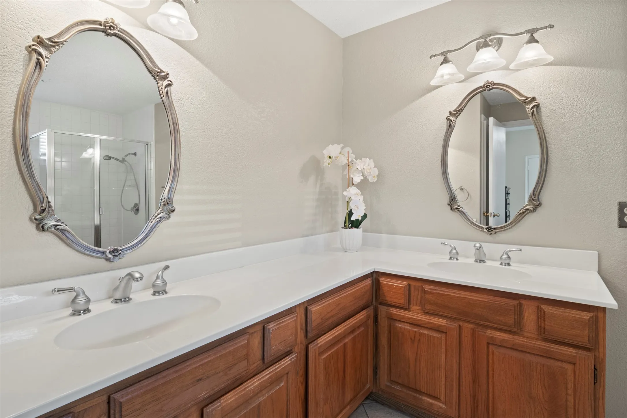 Condominium For Sale in Collin County , 5859 Frankford Road 1101, Dallas, Texas 75252, 2 Bedroom, 2 Bathroom, Garage spaces, 1,124 Sqft, built in 1985, mls#21296422, Real Estate Agent in Dallas, Homes For Sale in Collin county, Homes For Sale in Dallas, Realtor in Dallas Texas, Real Estate Brokerage Independent Realty Texas, Luminita Cordes Realtor