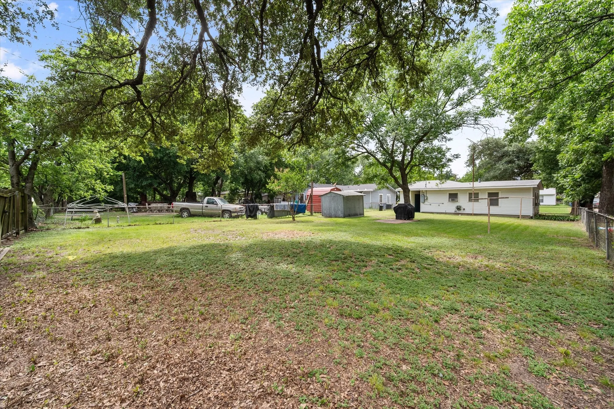 Single Family Residence For Sale in Navarro County , 2909 W Collin Street, Corsicana, Texas 75110, 3 Bedroom, 1 Bathroom, Garage spaces, 1,068 Sqft, built in 1956, mls#21314387, Real Estate Agent in Corsicana, Homes For Sale in Navarro county, Homes For Sale in Corsicana, Realtor in Corsicana Texas, Real Estate Brokerage Independent Realty Texas, Luminita Cordes Realtor