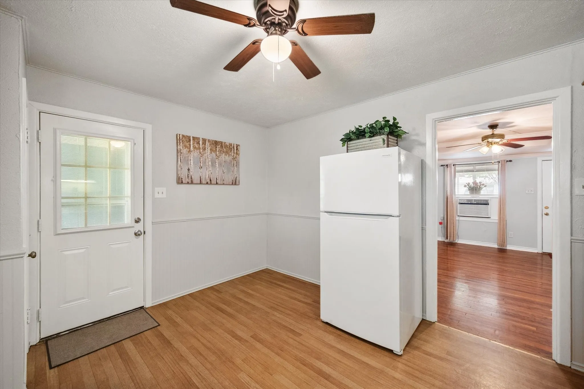 Single Family Residence For Sale in Navarro County , 2909 W Collin Street, Corsicana, Texas 75110, 3 Bedroom, 1 Bathroom, Garage spaces, 1,068 Sqft, built in 1956, mls#21314387, Real Estate Agent in Corsicana, Homes For Sale in Navarro county, Homes For Sale in Corsicana, Realtor in Corsicana Texas, Real Estate Brokerage Independent Realty Texas, Luminita Cordes Realtor
