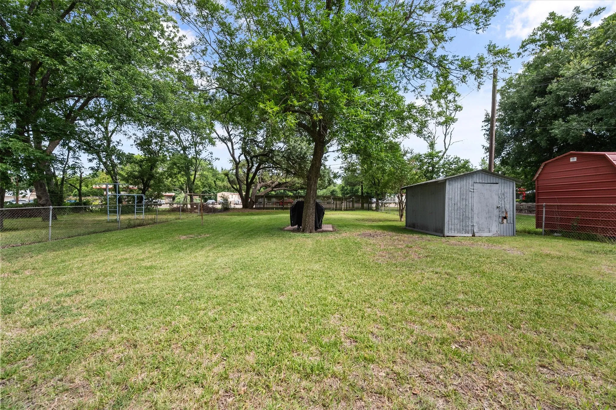 Single Family Residence For Sale in Navarro County , 2909 W Collin Street, Corsicana, Texas 75110, 3 Bedroom, 1 Bathroom, Garage spaces, 1,068 Sqft, built in 1956, mls#21314387, Real Estate Agent in Corsicana, Homes For Sale in Navarro county, Homes For Sale in Corsicana, Realtor in Corsicana Texas, Real Estate Brokerage Independent Realty Texas, Luminita Cordes Realtor