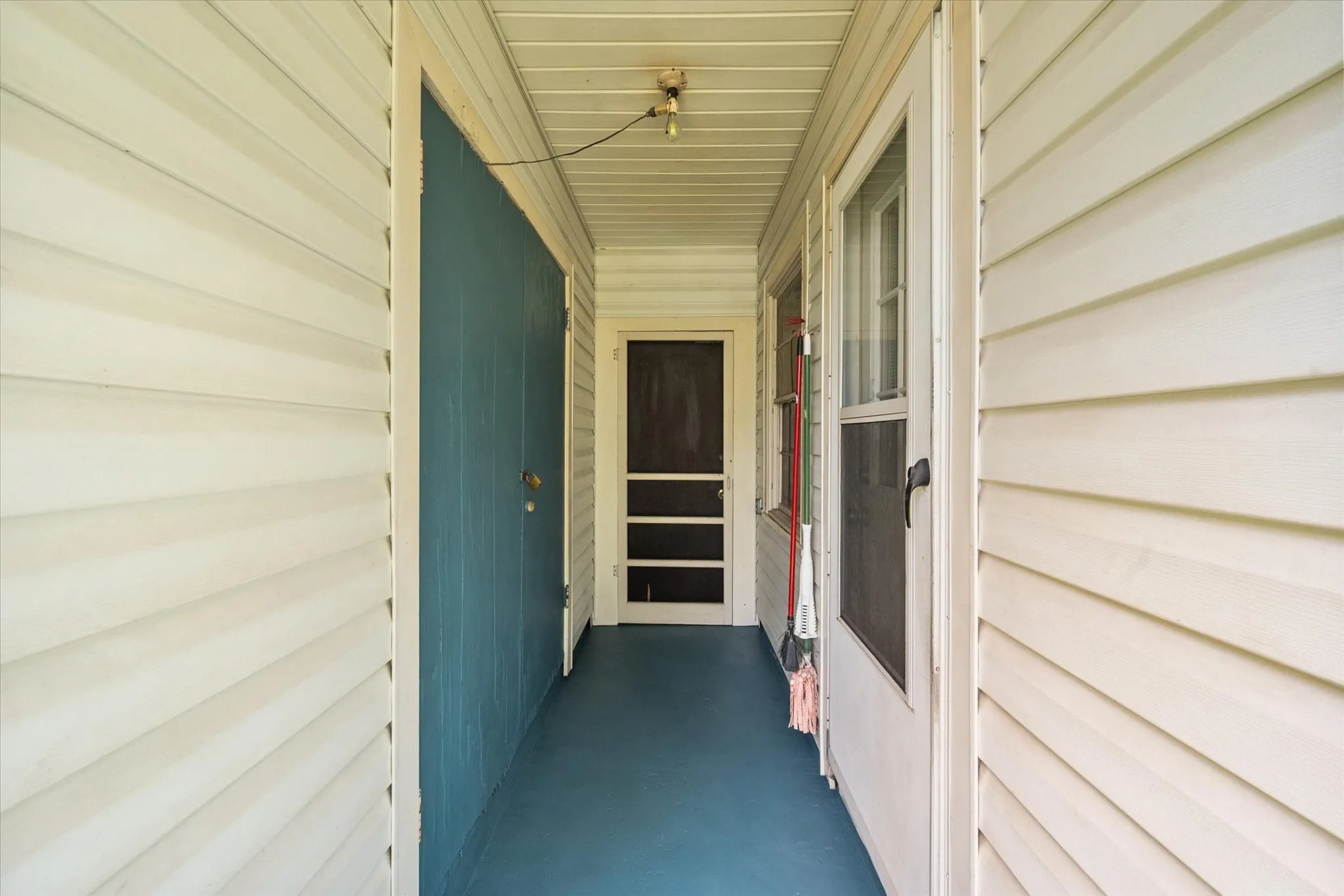 Single Family Residence For Sale in Navarro County , 2909 W Collin Street, Corsicana, Texas 75110, 3 Bedroom, 1 Bathroom, Garage spaces, 1,068 Sqft, built in 1956, mls#21314387, Real Estate Agent in Corsicana, Homes For Sale in Navarro county, Homes For Sale in Corsicana, Realtor in Corsicana Texas, Real Estate Brokerage Independent Realty Texas, Luminita Cordes Realtor