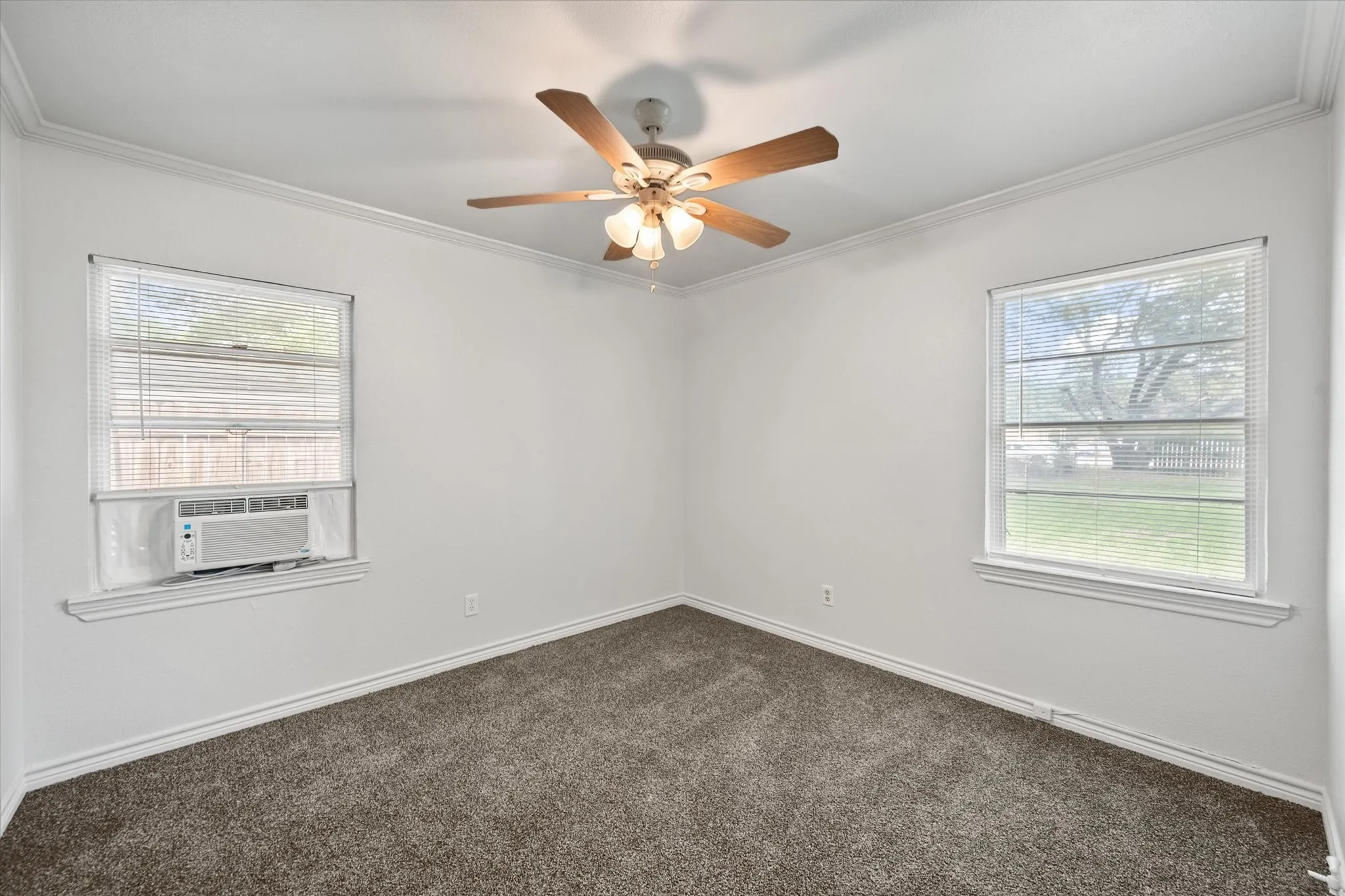 Single Family Residence For Sale in Navarro County , 2909 W Collin Street, Corsicana, Texas 75110, 3 Bedroom, 1 Bathroom, Garage spaces, 1,068 Sqft, built in 1956, mls#21314387, Real Estate Agent in Corsicana, Homes For Sale in Navarro county, Homes For Sale in Corsicana, Realtor in Corsicana Texas, Real Estate Brokerage Independent Realty Texas, Luminita Cordes Realtor