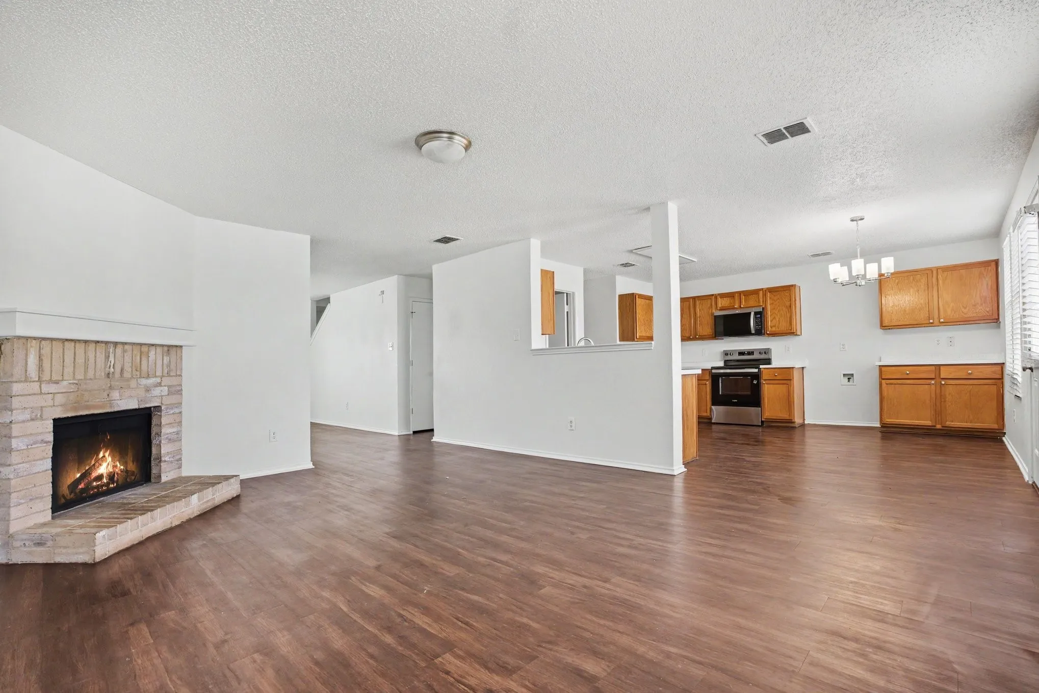 Single Family Residence For Sale in Dallas County , 14847 Canyonridge Drive, Balch Springs, Texas 75180, 4 Bedroom, 3 Bathroom, 2 Garage spaces, 2,609 Sqft, built in 2003, mls#21304350, Real Estate Agent in Balch Springs, Homes For Sale in Dallas county, Homes For Sale in Balch Springs, Realtor in Balch Springs Texas, Real Estate Brokerage Independent Realty Texas, Luminita Cordes Realtor