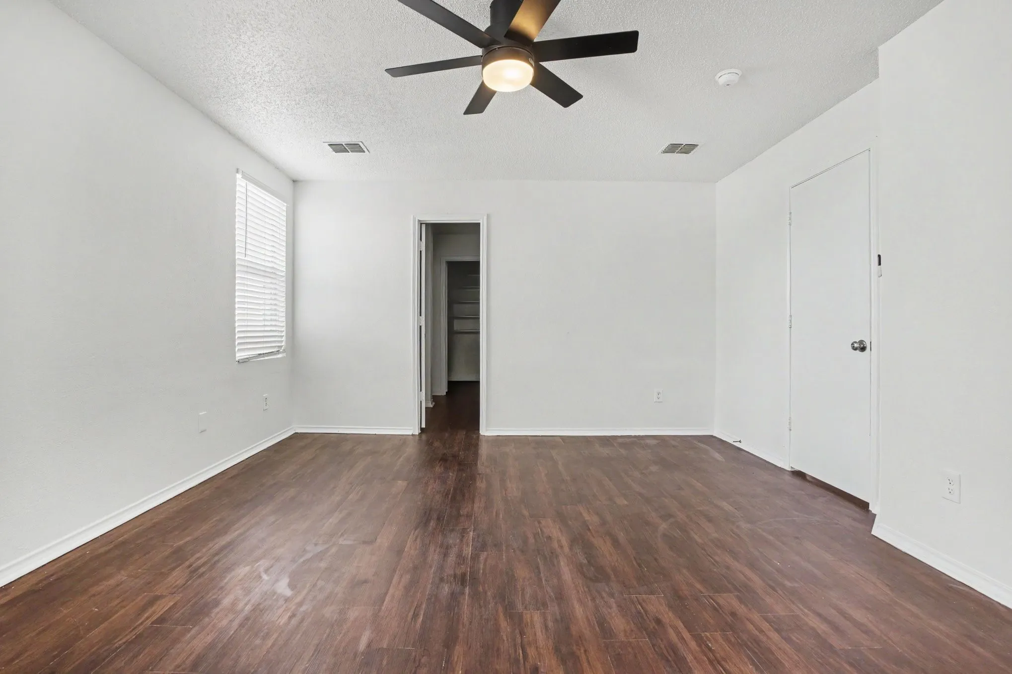 Single Family Residence For Sale in Dallas County , 14847 Canyonridge Drive, Balch Springs, Texas 75180, 4 Bedroom, 3 Bathroom, 2 Garage spaces, 2,609 Sqft, built in 2003, mls#21304350, Real Estate Agent in Balch Springs, Homes For Sale in Dallas county, Homes For Sale in Balch Springs, Realtor in Balch Springs Texas, Real Estate Brokerage Independent Realty Texas, Luminita Cordes Realtor