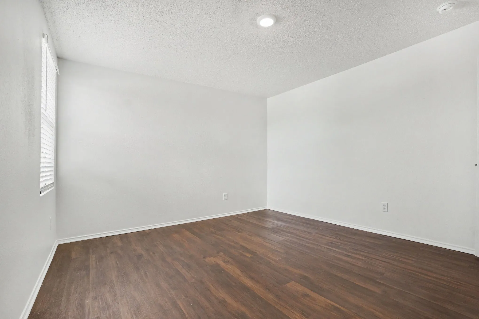 Single Family Residence For Sale in Dallas County , 14847 Canyonridge Drive, Balch Springs, Texas 75180, 4 Bedroom, 3 Bathroom, 2 Garage spaces, 2,609 Sqft, built in 2003, mls#21304350, Real Estate Agent in Balch Springs, Homes For Sale in Dallas county, Homes For Sale in Balch Springs, Realtor in Balch Springs Texas, Real Estate Brokerage Independent Realty Texas, Luminita Cordes Realtor