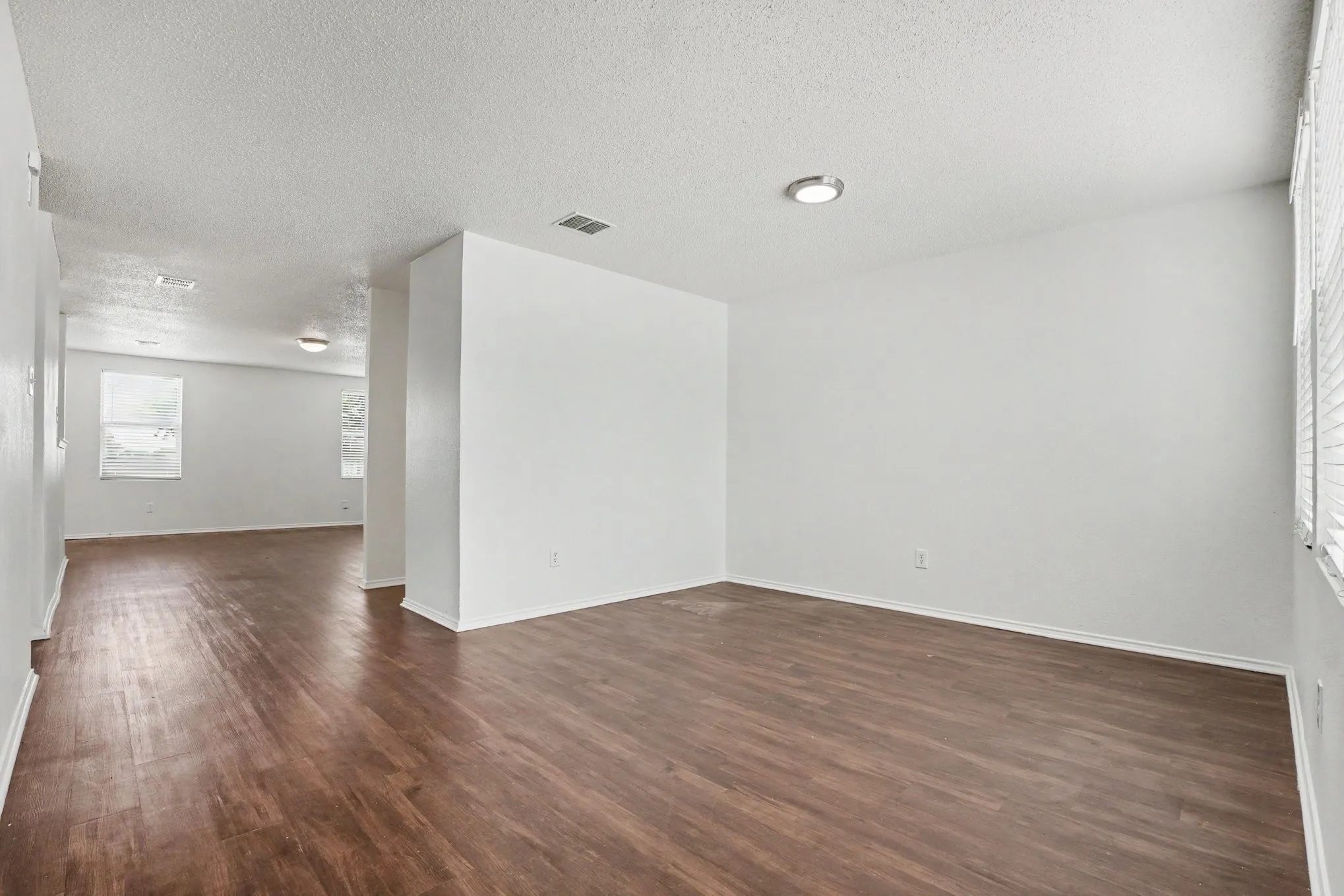 Single Family Residence For Sale in Dallas County , 14847 Canyonridge Drive, Balch Springs, Texas 75180, 4 Bedroom, 3 Bathroom, 2 Garage spaces, 2,609 Sqft, built in 2003, mls#21304350, Real Estate Agent in Balch Springs, Homes For Sale in Dallas county, Homes For Sale in Balch Springs, Realtor in Balch Springs Texas, Real Estate Brokerage Independent Realty Texas, Luminita Cordes Realtor