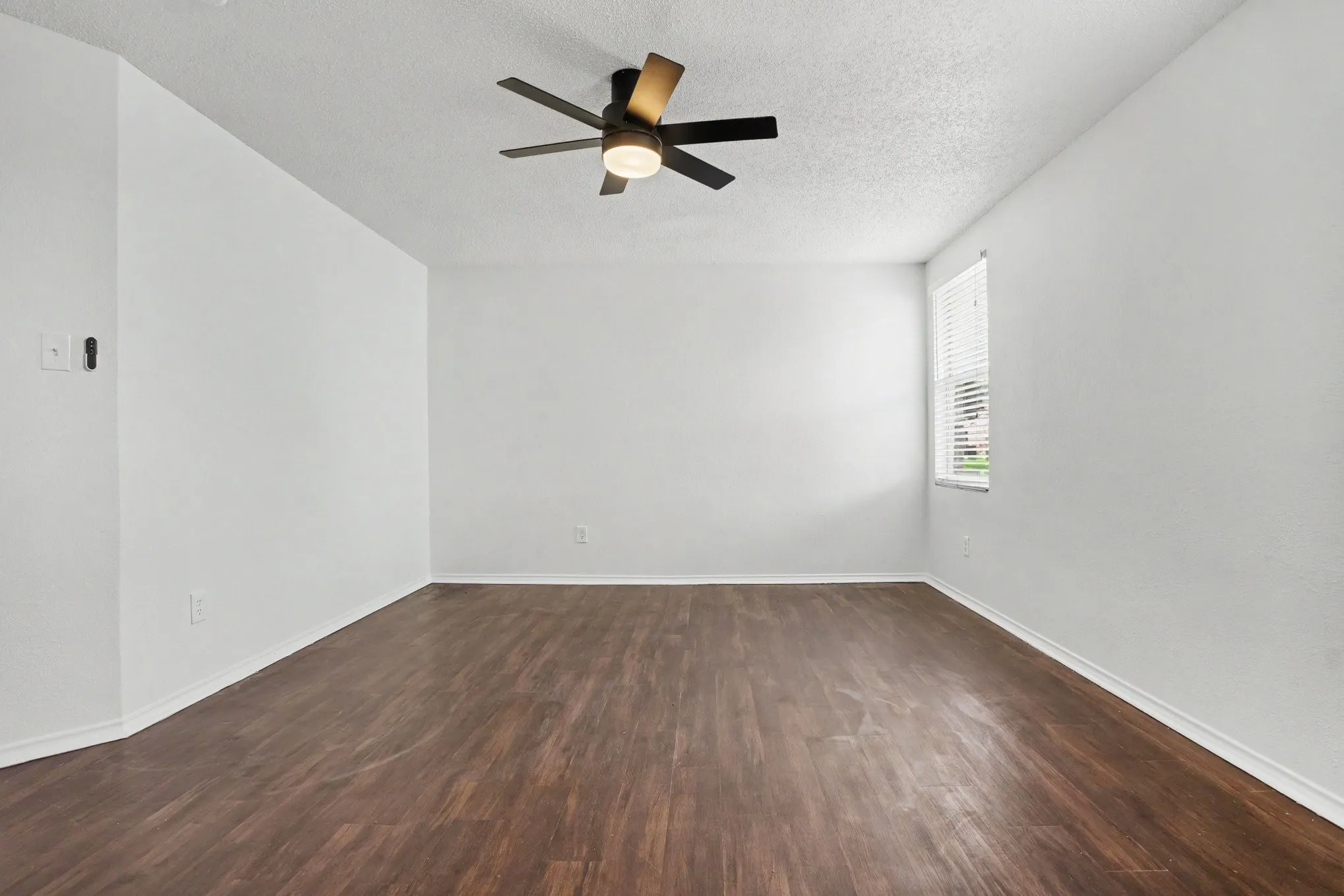 Single Family Residence For Sale in Dallas County , 14847 Canyonridge Drive, Balch Springs, Texas 75180, 4 Bedroom, 3 Bathroom, 2 Garage spaces, 2,609 Sqft, built in 2003, mls#21304350, Real Estate Agent in Balch Springs, Homes For Sale in Dallas county, Homes For Sale in Balch Springs, Realtor in Balch Springs Texas, Real Estate Brokerage Independent Realty Texas, Luminita Cordes Realtor