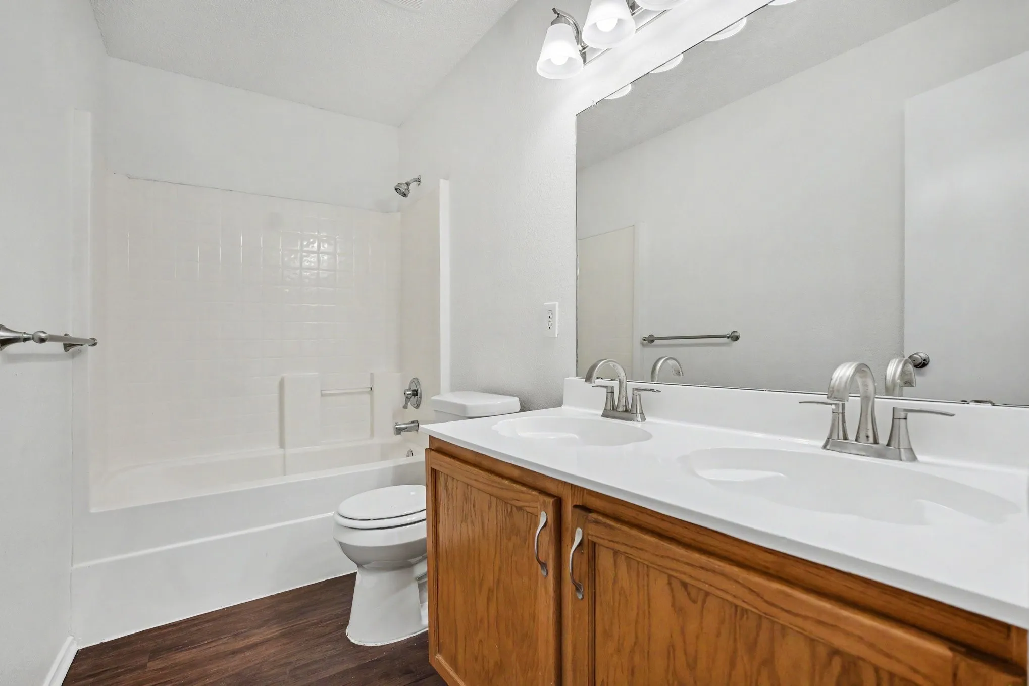 Single Family Residence For Sale in Dallas County , 14847 Canyonridge Drive, Balch Springs, Texas 75180, 4 Bedroom, 3 Bathroom, 2 Garage spaces, 2,609 Sqft, built in 2003, mls#21304350, Real Estate Agent in Balch Springs, Homes For Sale in Dallas county, Homes For Sale in Balch Springs, Realtor in Balch Springs Texas, Real Estate Brokerage Independent Realty Texas, Luminita Cordes Realtor