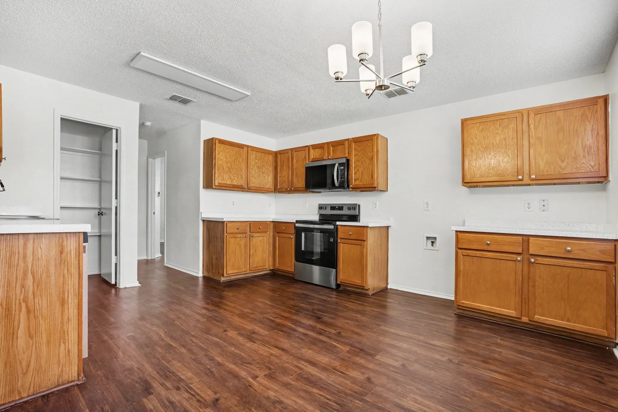 Single Family Residence For Sale in Dallas County , 14847 Canyonridge Drive, Balch Springs, Texas 75180, 4 Bedroom, 3 Bathroom, 2 Garage spaces, 2,609 Sqft, built in 2003, mls#21304350, Real Estate Agent in Balch Springs, Homes For Sale in Dallas county, Homes For Sale in Balch Springs, Realtor in Balch Springs Texas, Real Estate Brokerage Independent Realty Texas, Luminita Cordes Realtor