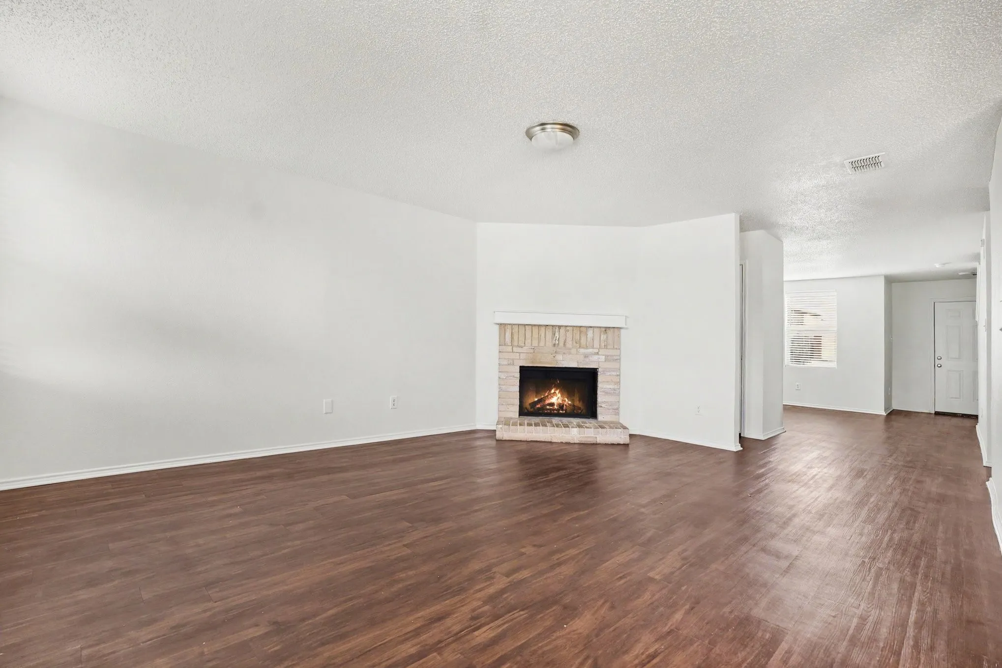 Single Family Residence For Sale in Dallas County , 14847 Canyonridge Drive, Balch Springs, Texas 75180, 4 Bedroom, 3 Bathroom, 2 Garage spaces, 2,609 Sqft, built in 2003, mls#21304350, Real Estate Agent in Balch Springs, Homes For Sale in Dallas county, Homes For Sale in Balch Springs, Realtor in Balch Springs Texas, Real Estate Brokerage Independent Realty Texas, Luminita Cordes Realtor