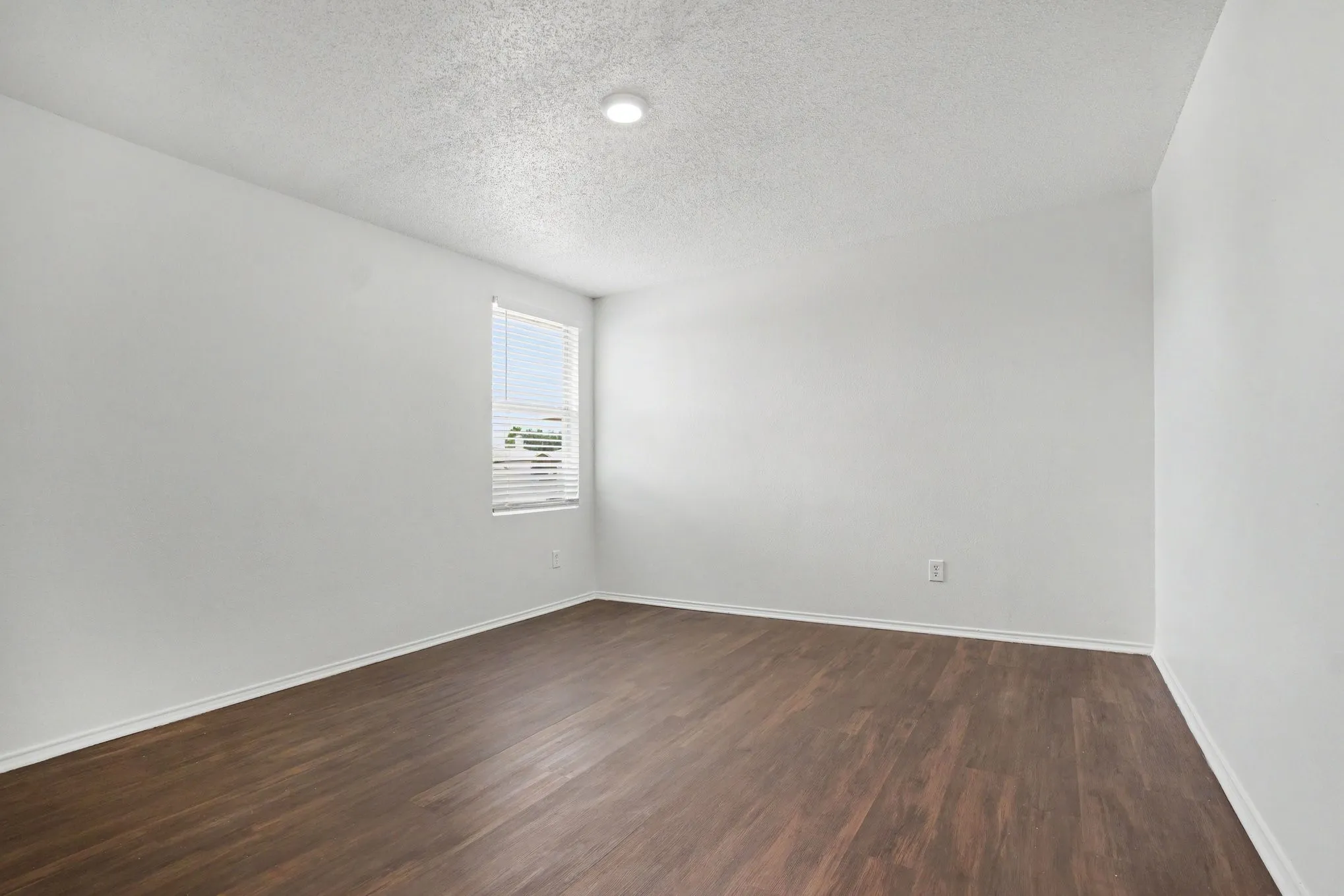 Single Family Residence For Sale in Dallas County , 14847 Canyonridge Drive, Balch Springs, Texas 75180, 4 Bedroom, 3 Bathroom, 2 Garage spaces, 2,609 Sqft, built in 2003, mls#21304350, Real Estate Agent in Balch Springs, Homes For Sale in Dallas county, Homes For Sale in Balch Springs, Realtor in Balch Springs Texas, Real Estate Brokerage Independent Realty Texas, Luminita Cordes Realtor