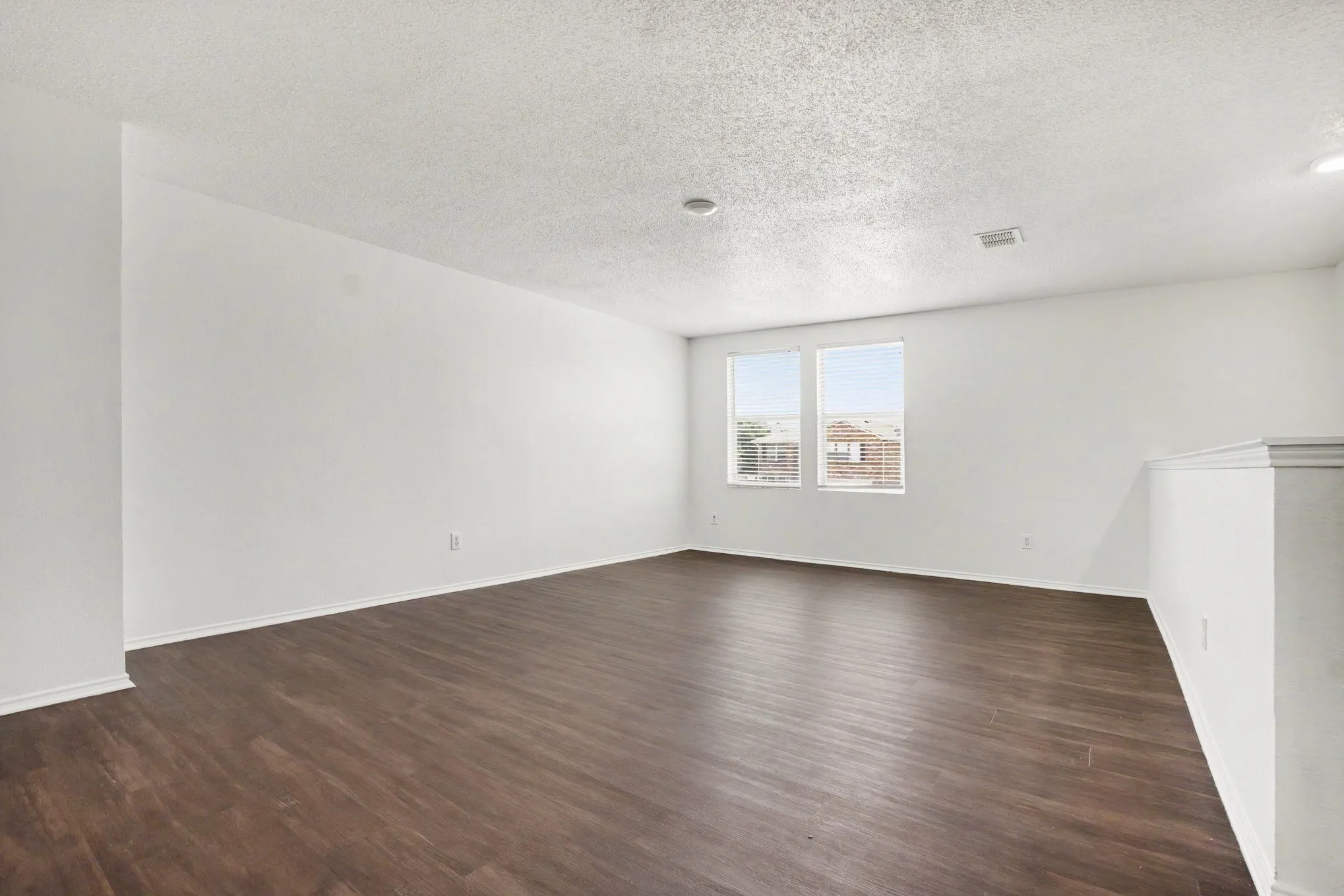 Single Family Residence For Sale in Dallas County , 14847 Canyonridge Drive, Balch Springs, Texas 75180, 4 Bedroom, 3 Bathroom, 2 Garage spaces, 2,609 Sqft, built in 2003, mls#21304350, Real Estate Agent in Balch Springs, Homes For Sale in Dallas county, Homes For Sale in Balch Springs, Realtor in Balch Springs Texas, Real Estate Brokerage Independent Realty Texas, Luminita Cordes Realtor