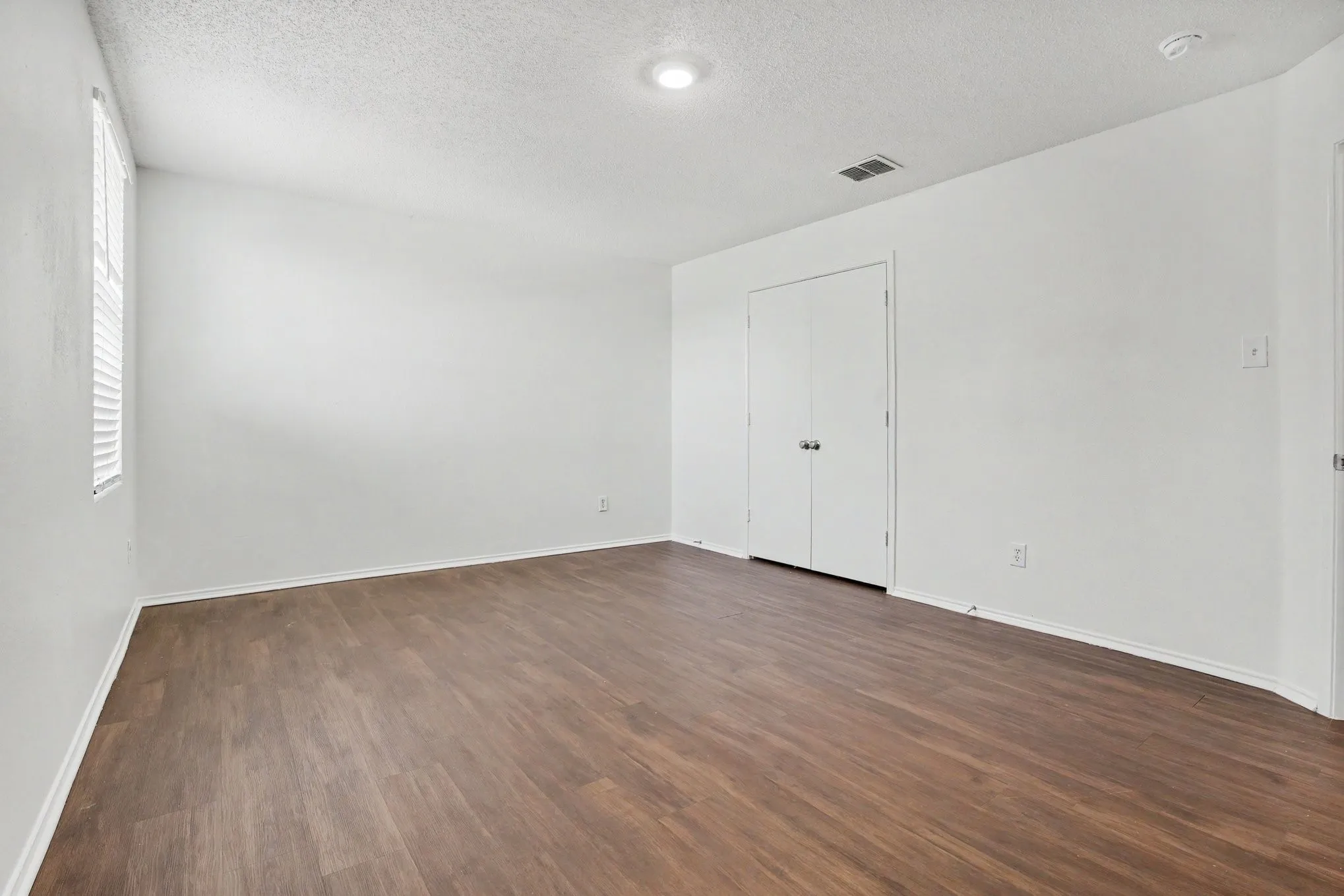 Single Family Residence For Sale in Dallas County , 14847 Canyonridge Drive, Balch Springs, Texas 75180, 4 Bedroom, 3 Bathroom, 2 Garage spaces, 2,609 Sqft, built in 2003, mls#21304350, Real Estate Agent in Balch Springs, Homes For Sale in Dallas county, Homes For Sale in Balch Springs, Realtor in Balch Springs Texas, Real Estate Brokerage Independent Realty Texas, Luminita Cordes Realtor